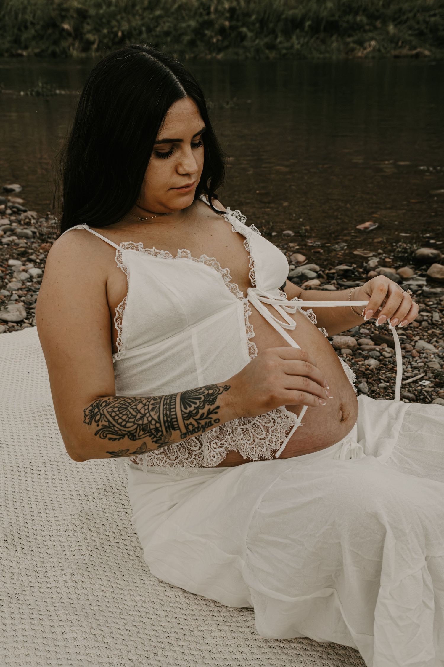 Buckeye Arizona maternity photographer capturing the beauty and anticipation of motherhood with timeless imagery.