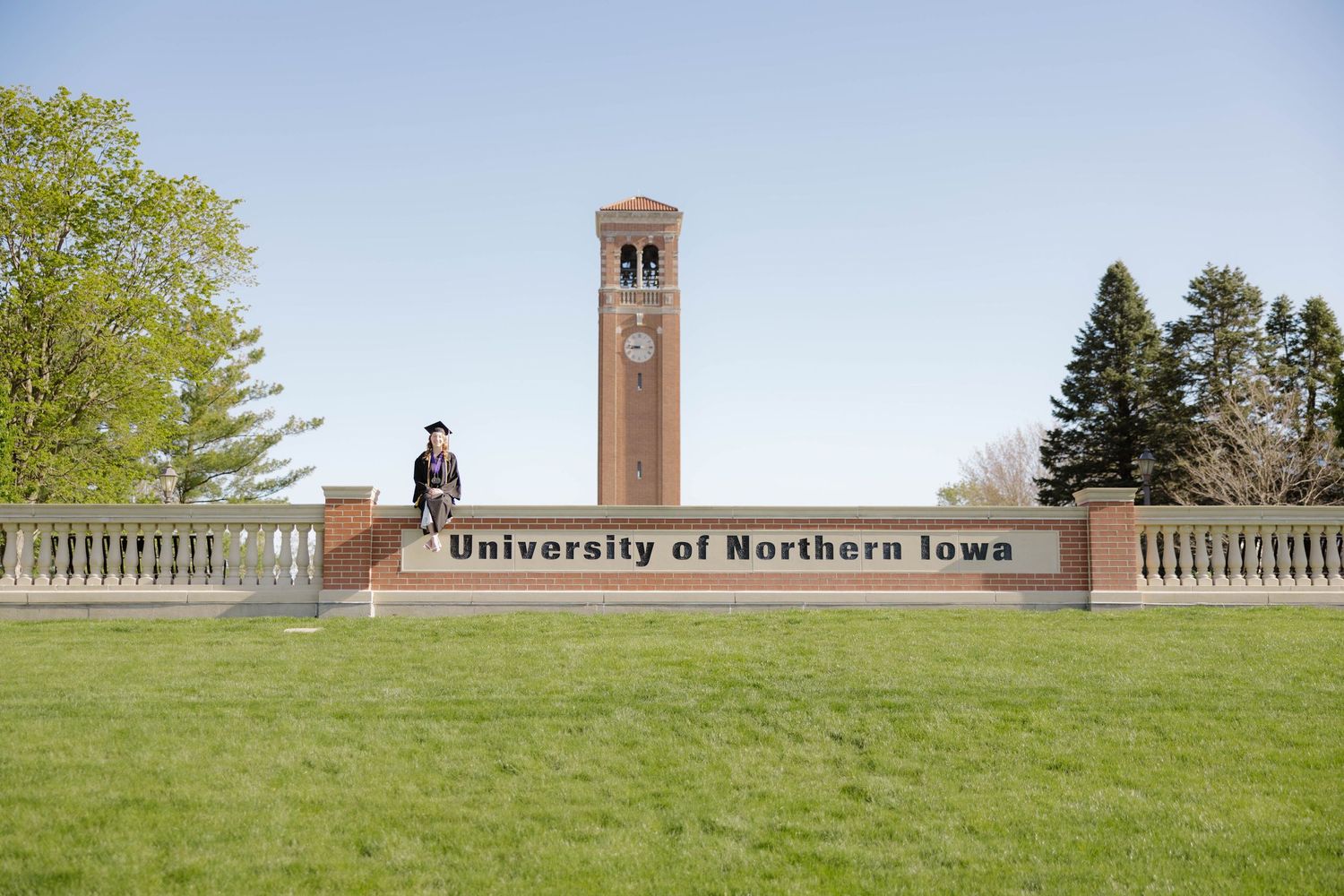 Senior portrait with natural light at the university of northern iowa