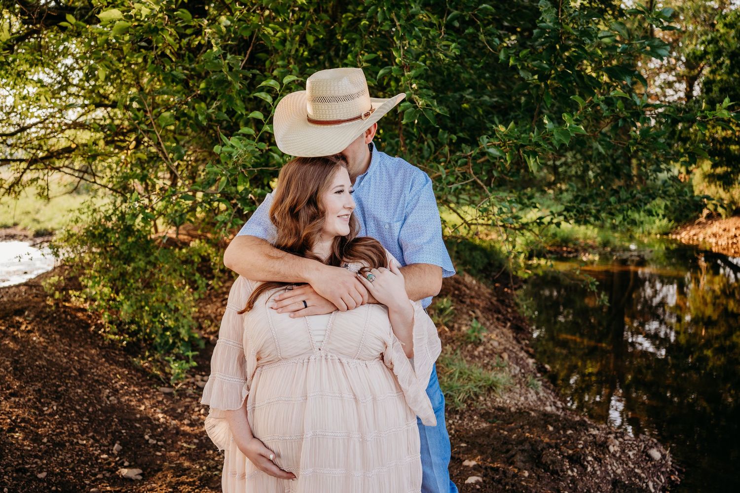 best family photographer in Northwest Arkansas. Rogers Arkansas Family Portraits. Maternity and Motherhood Photography Bentonville Arkansas