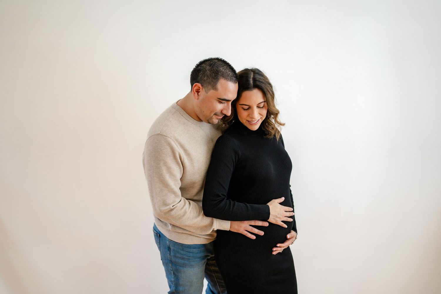 studio maternity portrait session in rogers Arkansas by the best photographer in Northwest Arkansas. stunning maternity photography inspo