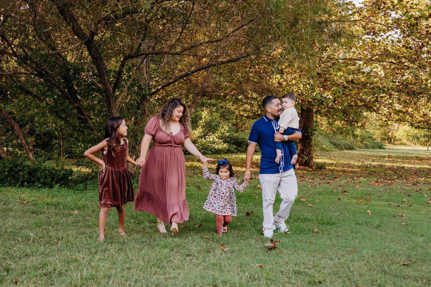 best family photographer in Northwest Arkansas. Rogers Arkansas Family Portraits. Maternity and Motherhood Photography Bentonville Arkansas