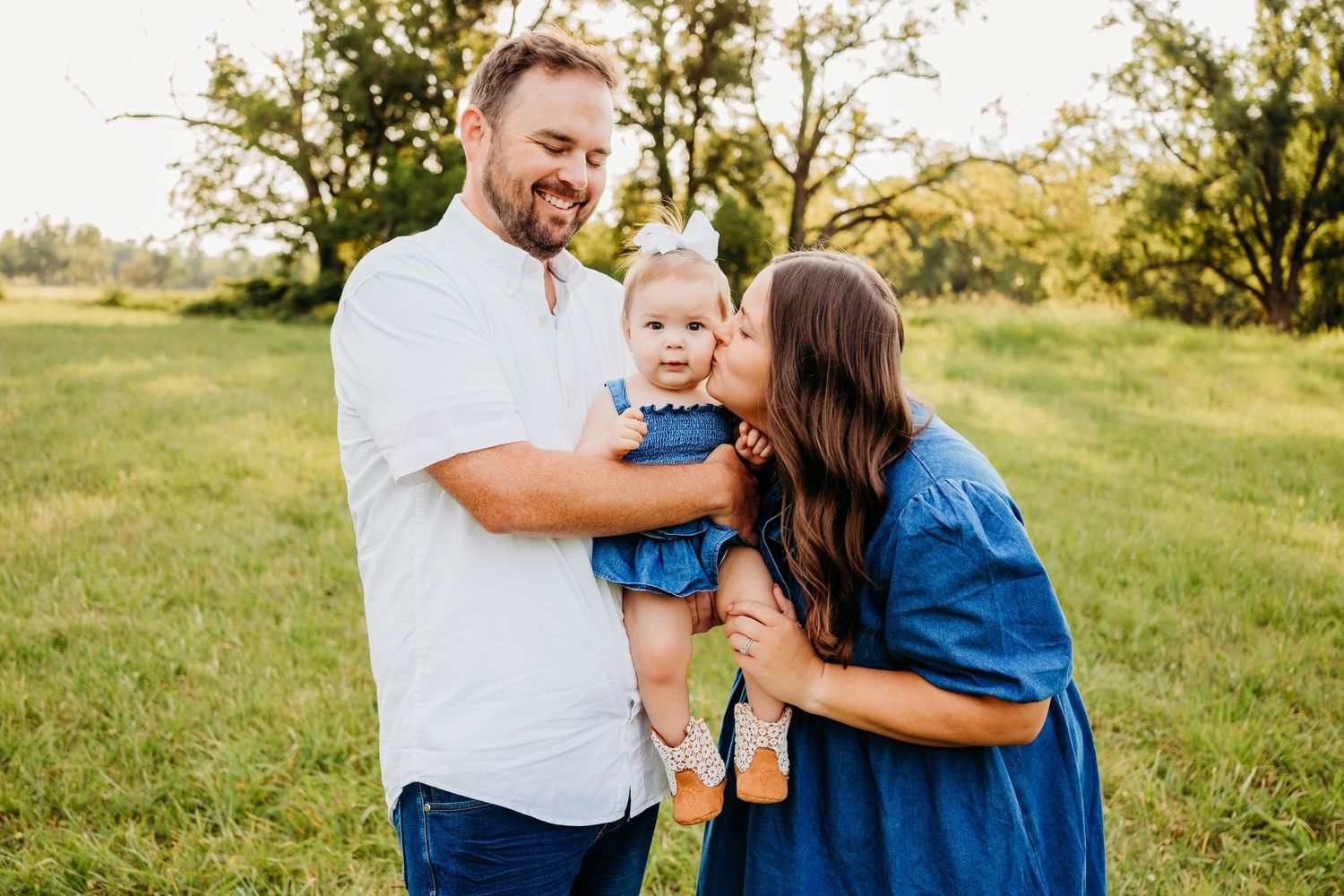 best family photographer in Northwest Arkansas. Rogers Arkansas Family Portraits. Maternity and Motherhood Photography Bentonville Arkansas