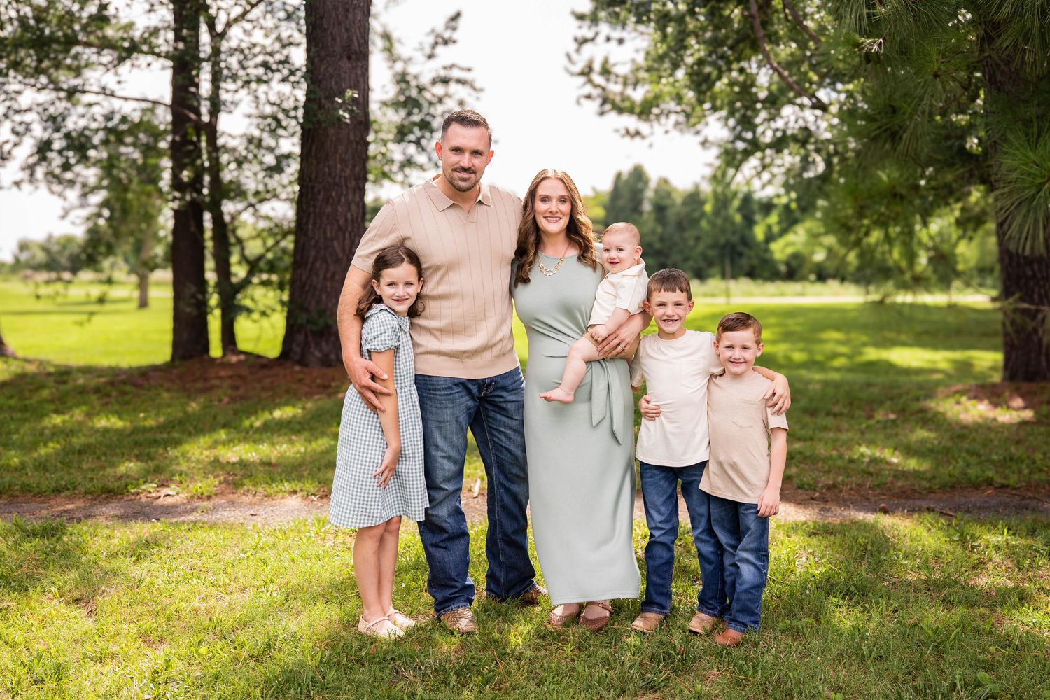 candid family portrait session at golden hour in Bentonville Arkansas near Osage Park by the best photographer in Bentonville Arkansas
