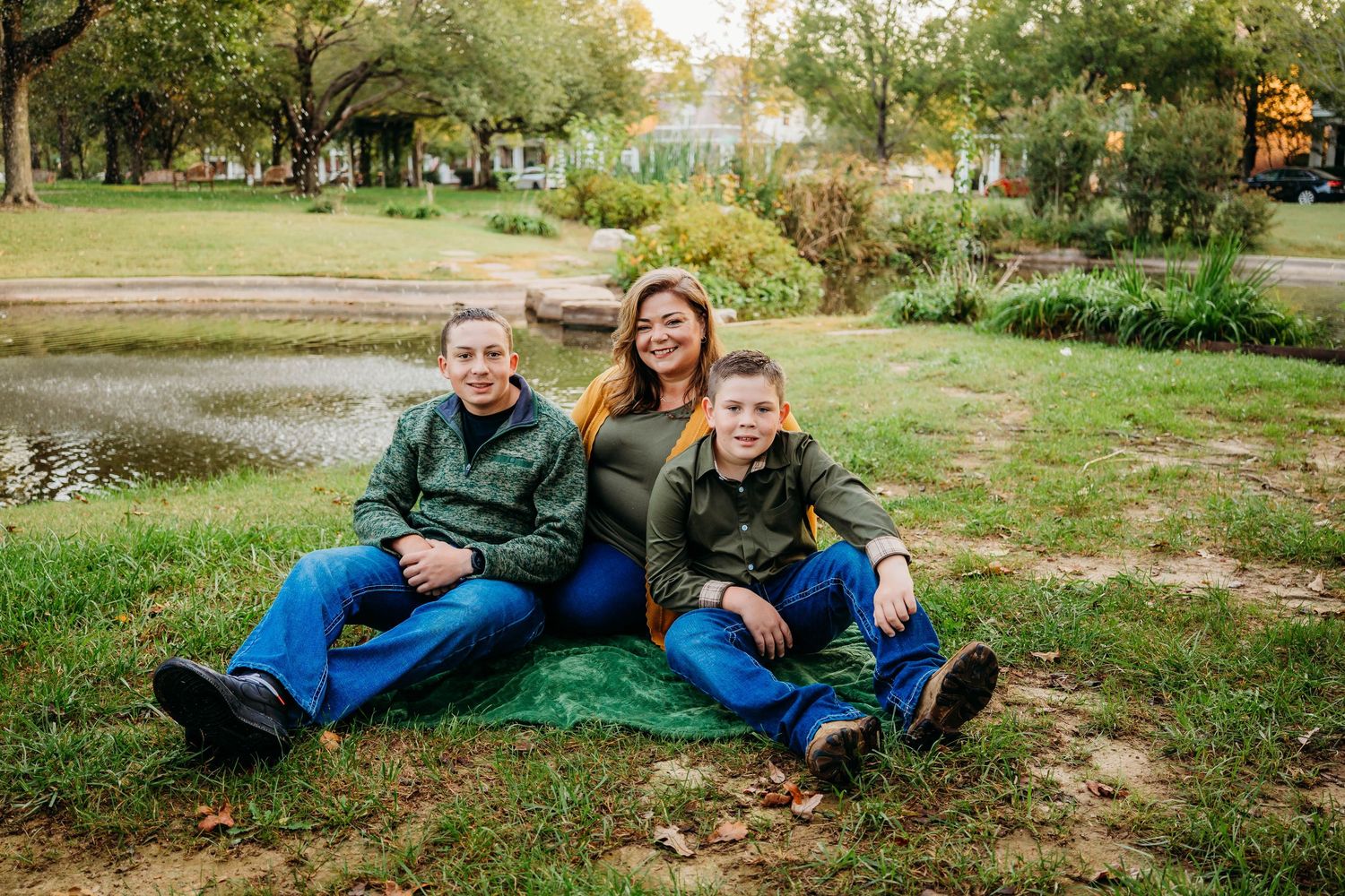 best family photographer in Northwest Arkansas. Rogers Arkansas Family Portraits. Maternity and Motherhood Photography Bentonville Arkansas