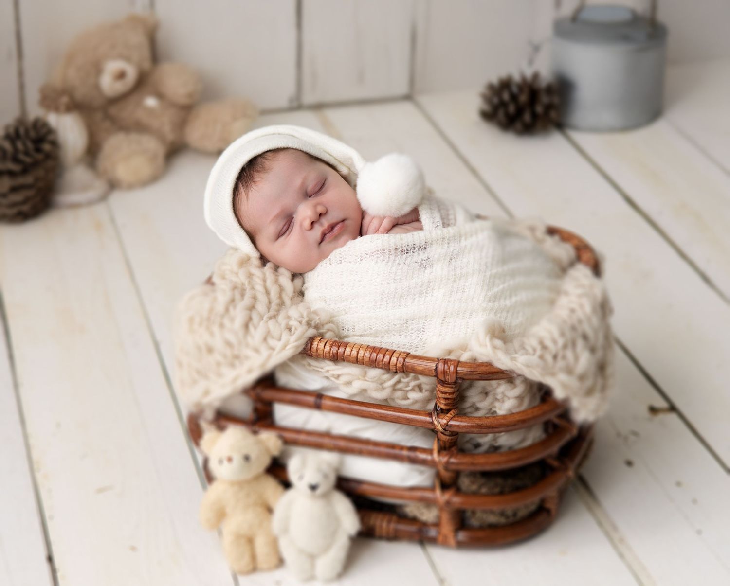 Fotografía newborn de bebé envuelto en manta suave, Lúmina Photo Estudio