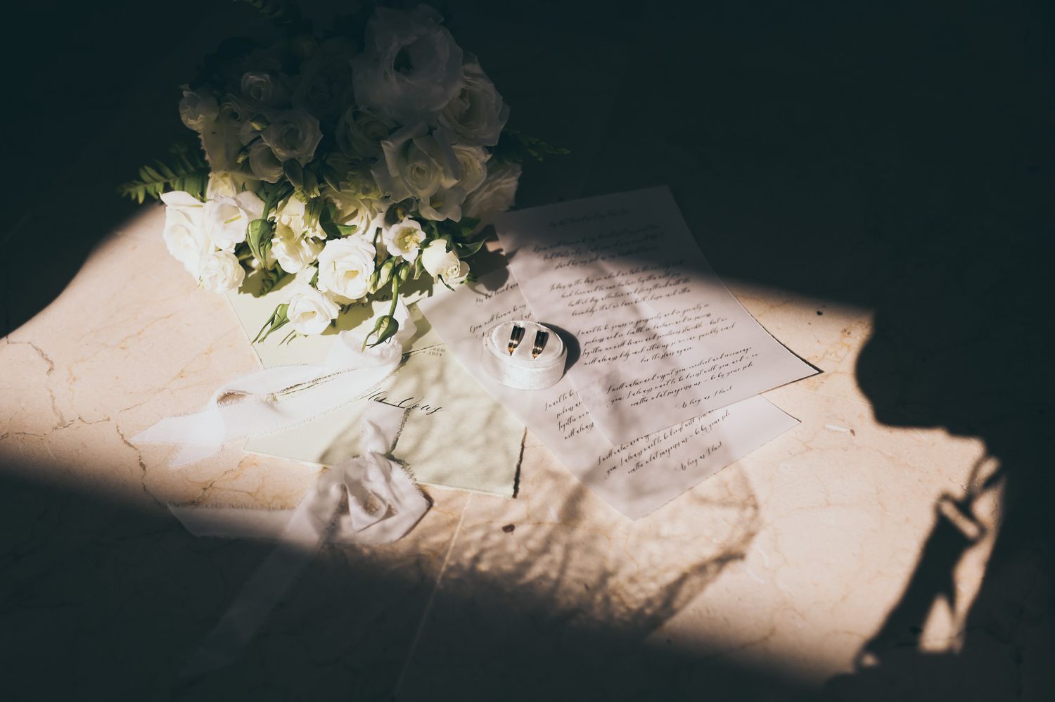 Soft white floral bouquet with elegant wedding details, styled for a romantic luxury celebration by wedding photographer Andrei Oprescu.
