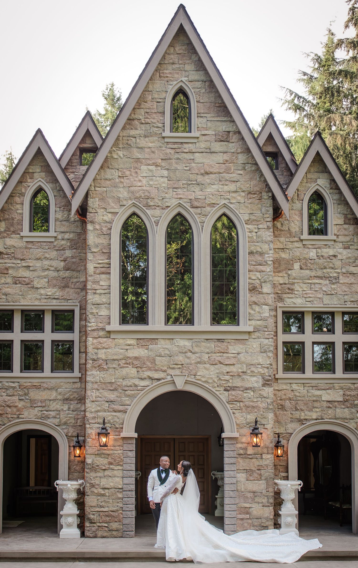 Seattle & Bellevue weddings: timeless details, candid moments, and heartfelt emotion.