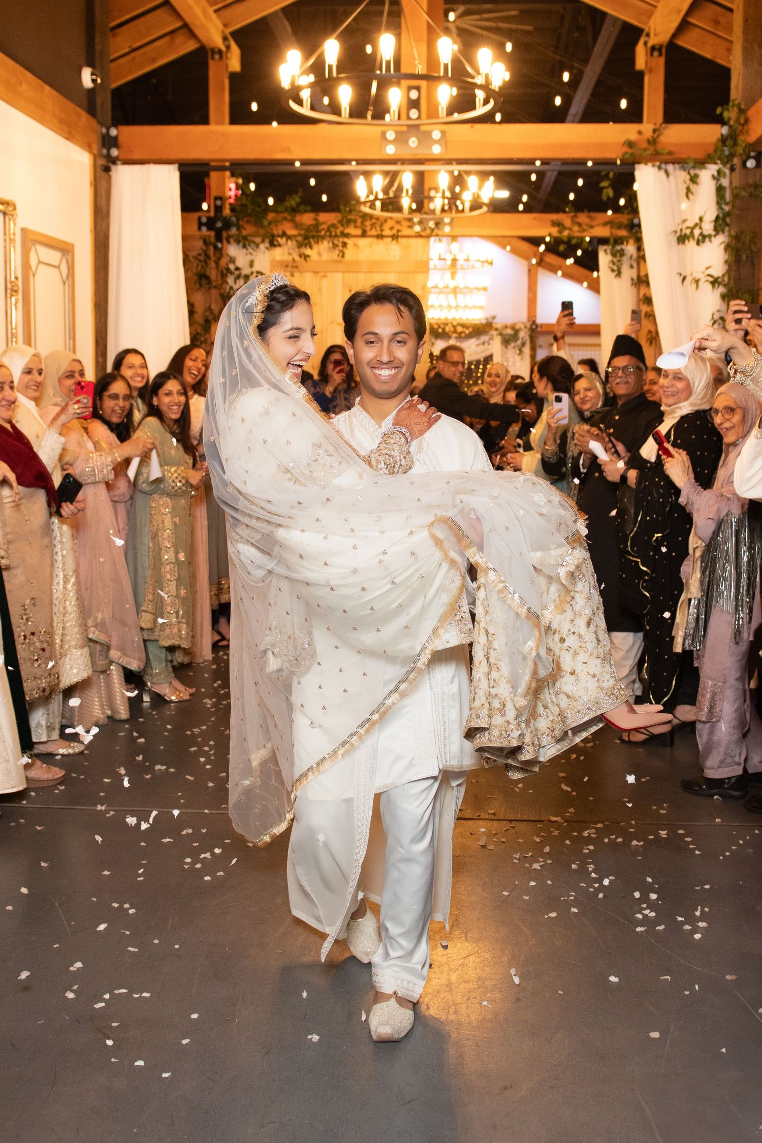 Seattle & Bellevue weddings: timeless details, candid moments, and heartfelt emotion.