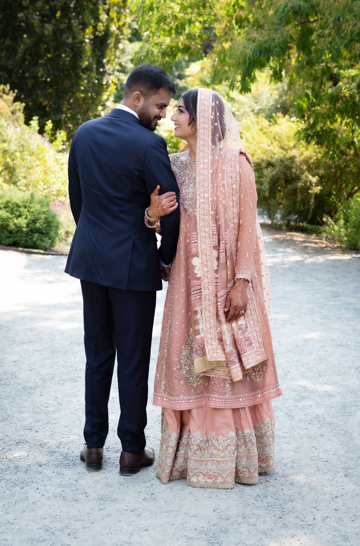 Seattle & Bellevue weddings: timeless details, candid moments, and heartfelt emotion.