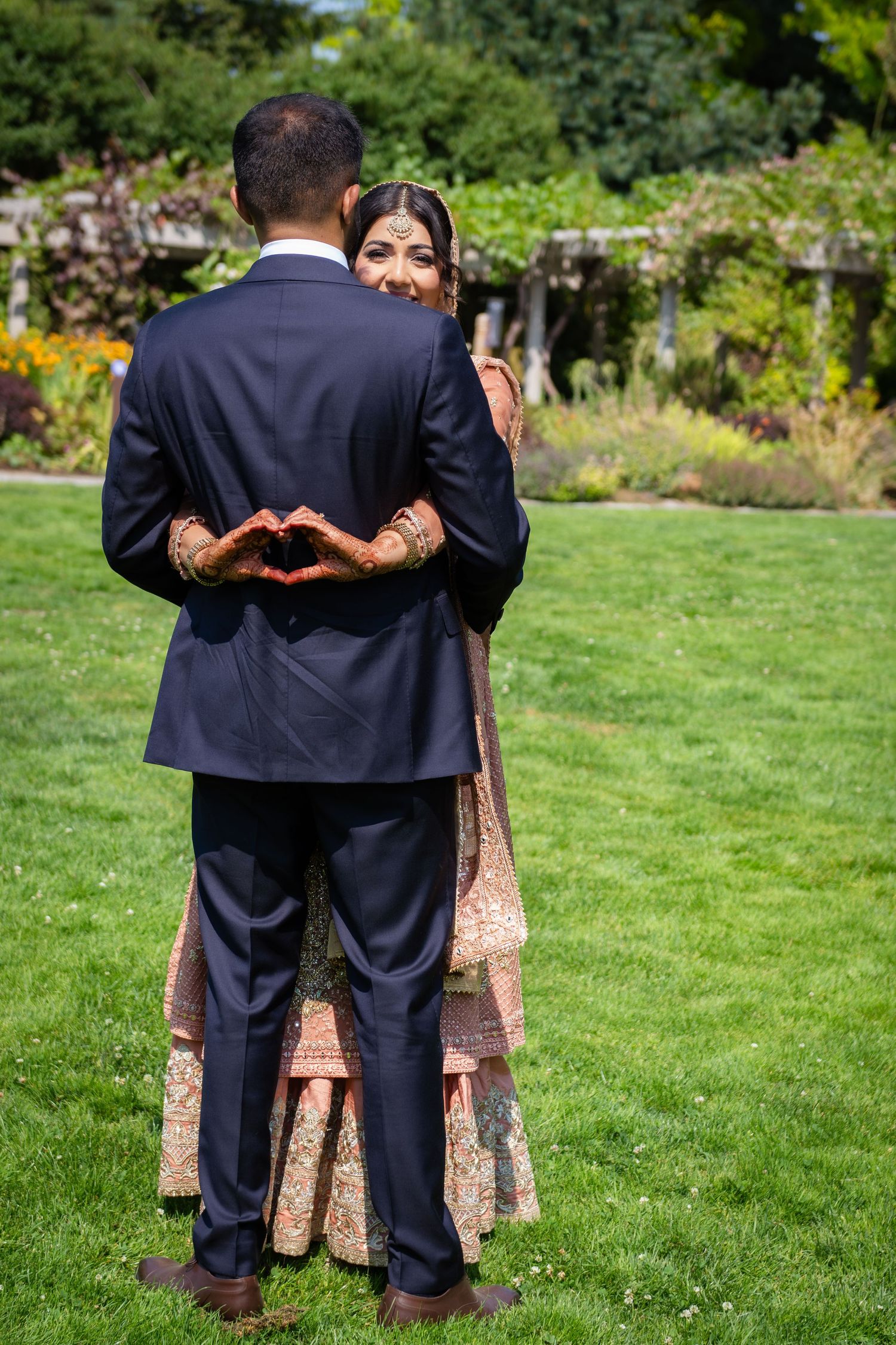 Seattle & Bellevue weddings: timeless details, candid moments, and heartfelt emotion.