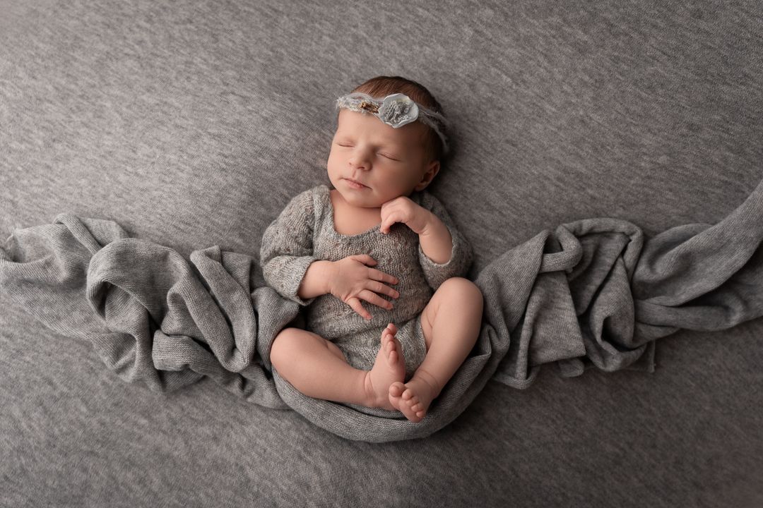 photo nouveau-né artistique studio Jura éclairage doux
