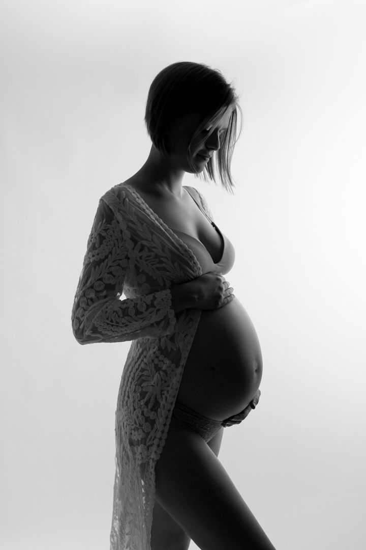 photographe grossesse proche Champagnole séance élégante femme enceinte