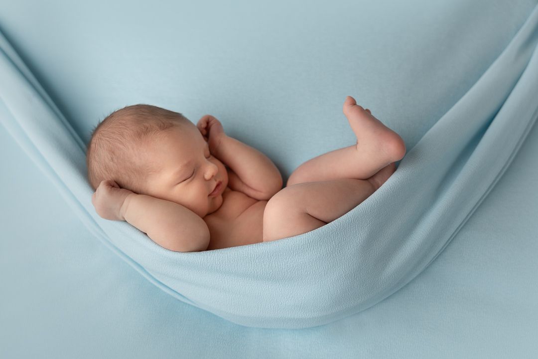 photographie naissance dans le Jura bébé en studio