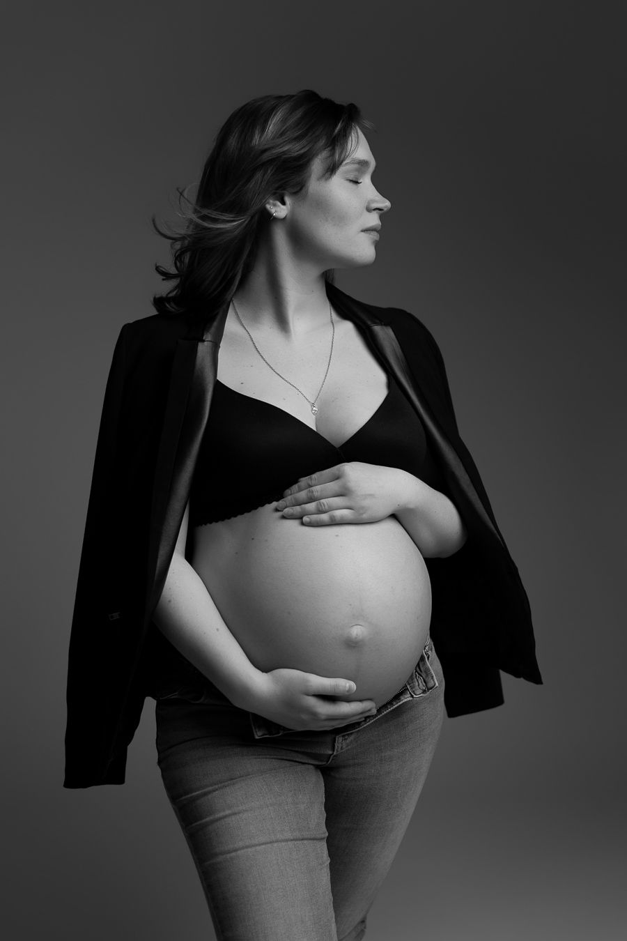 photographe grossesse Champagnole photo noir et blanc mode femme enceinte