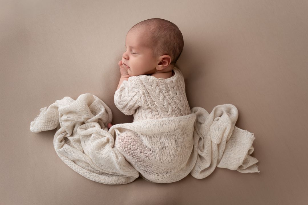 photographe naissance Champagnole Jura portrait bébé élégant