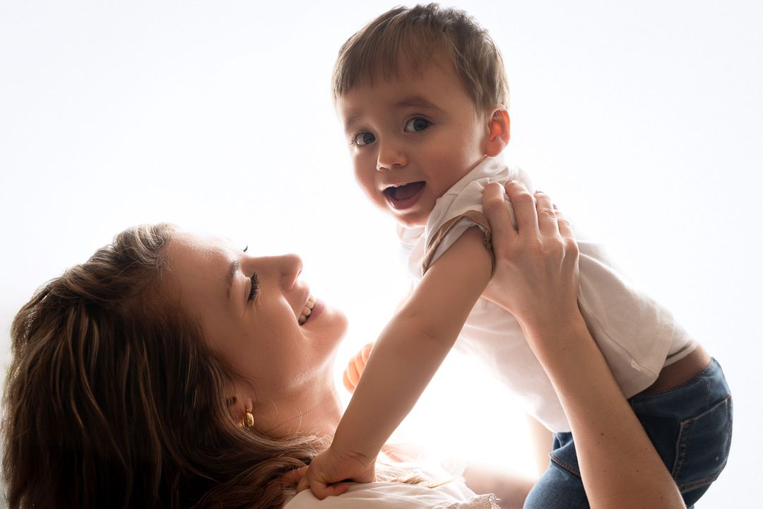 Photographe Maman enfant famille studio Jura Champagnole