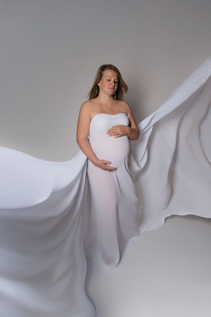 photo grossesse studio Jura future maman lumière douce