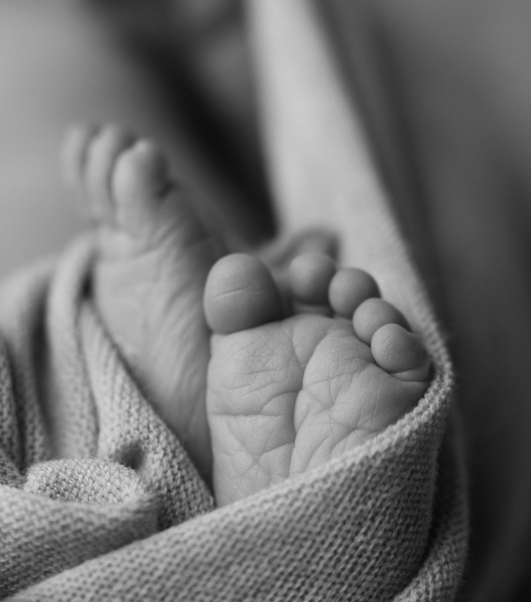 photographe naissance dans le Jura bébé en studio