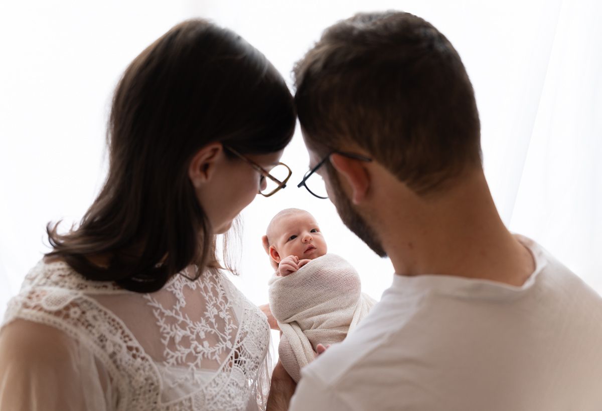 photo bébé naissance studio Jura ambiance douce et naturelle