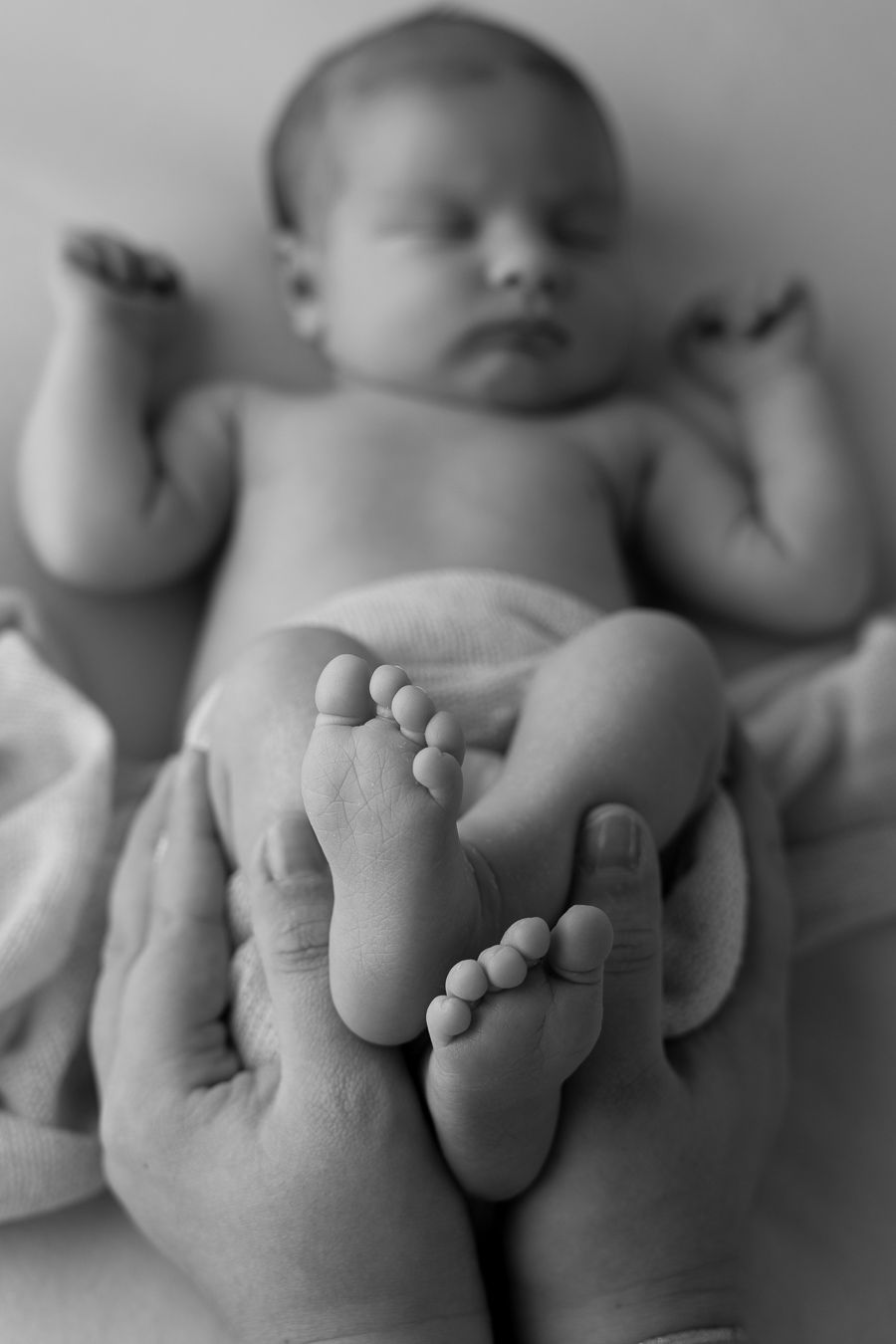 photo famille naissance bébé et parents studio