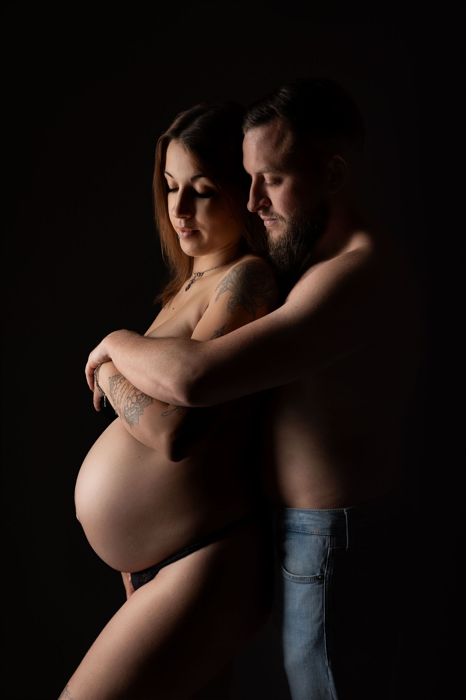 Séance photo grossesse couple maternité famille dans le Jura