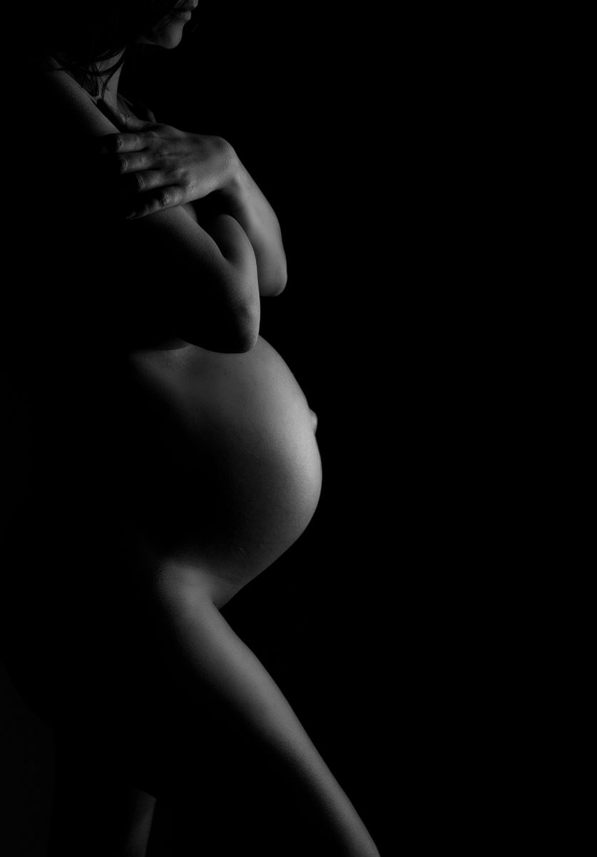 photographe grossesse Jura photo noir et blanc femme enceinte