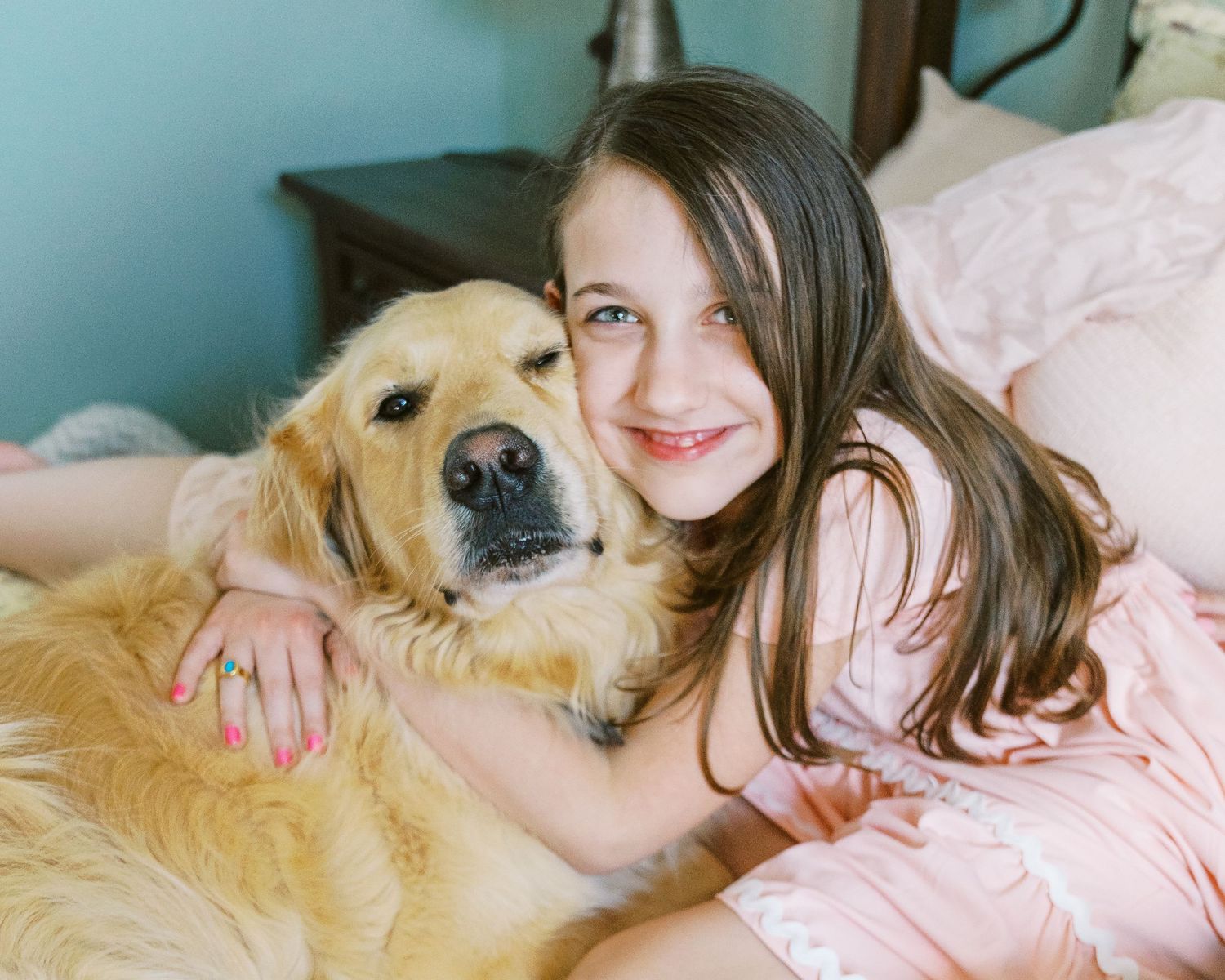 Relaxed family photos with a golden retriever joining in the intimate moments.