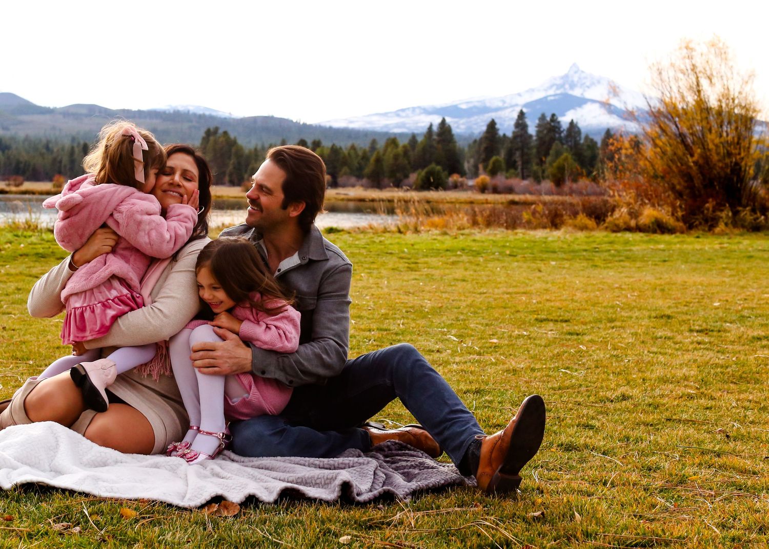 family-of-four-laughing-together-black-butte-ranch-near-bend-oregon