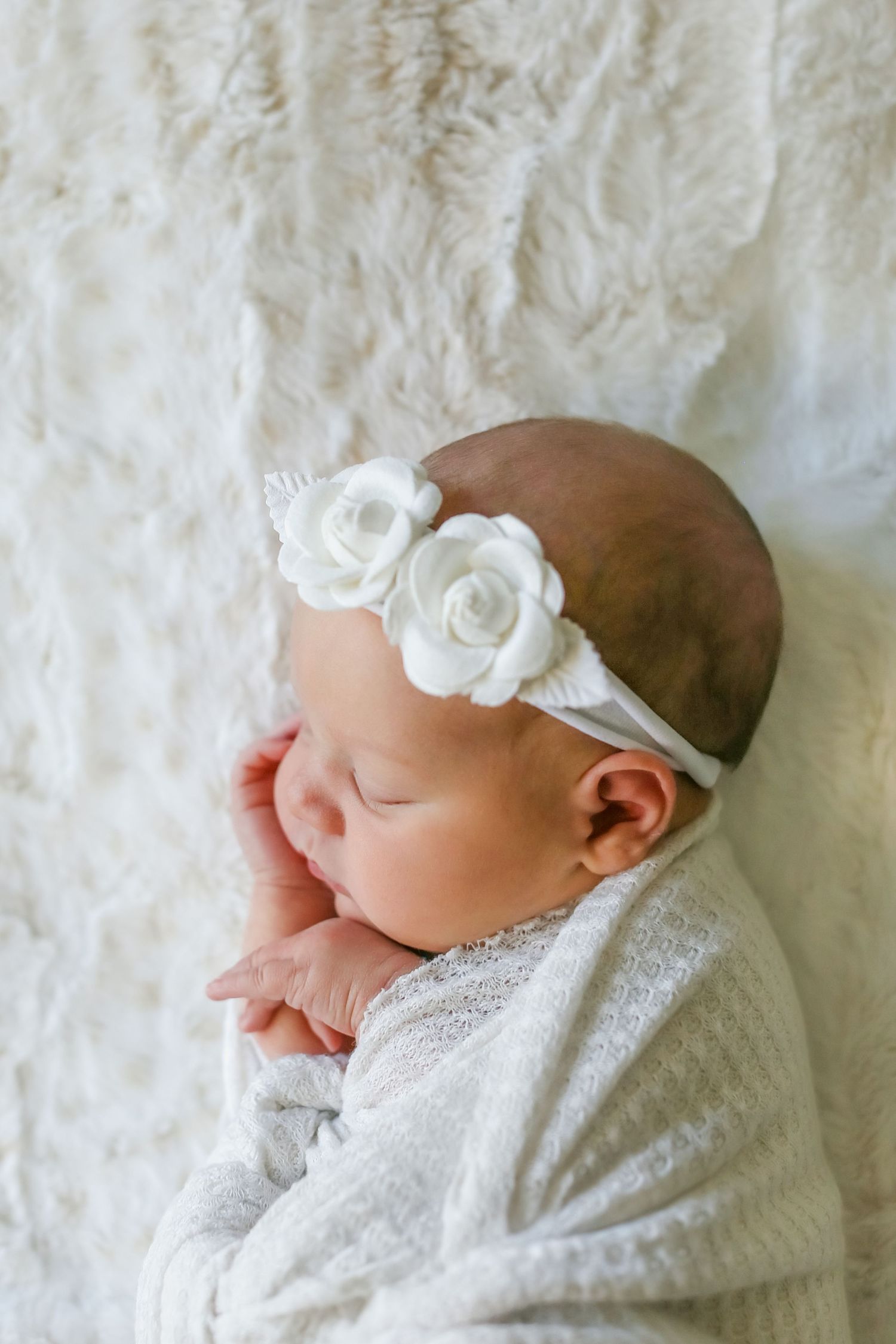 newborn-in-white-in-studio-bend-oregon