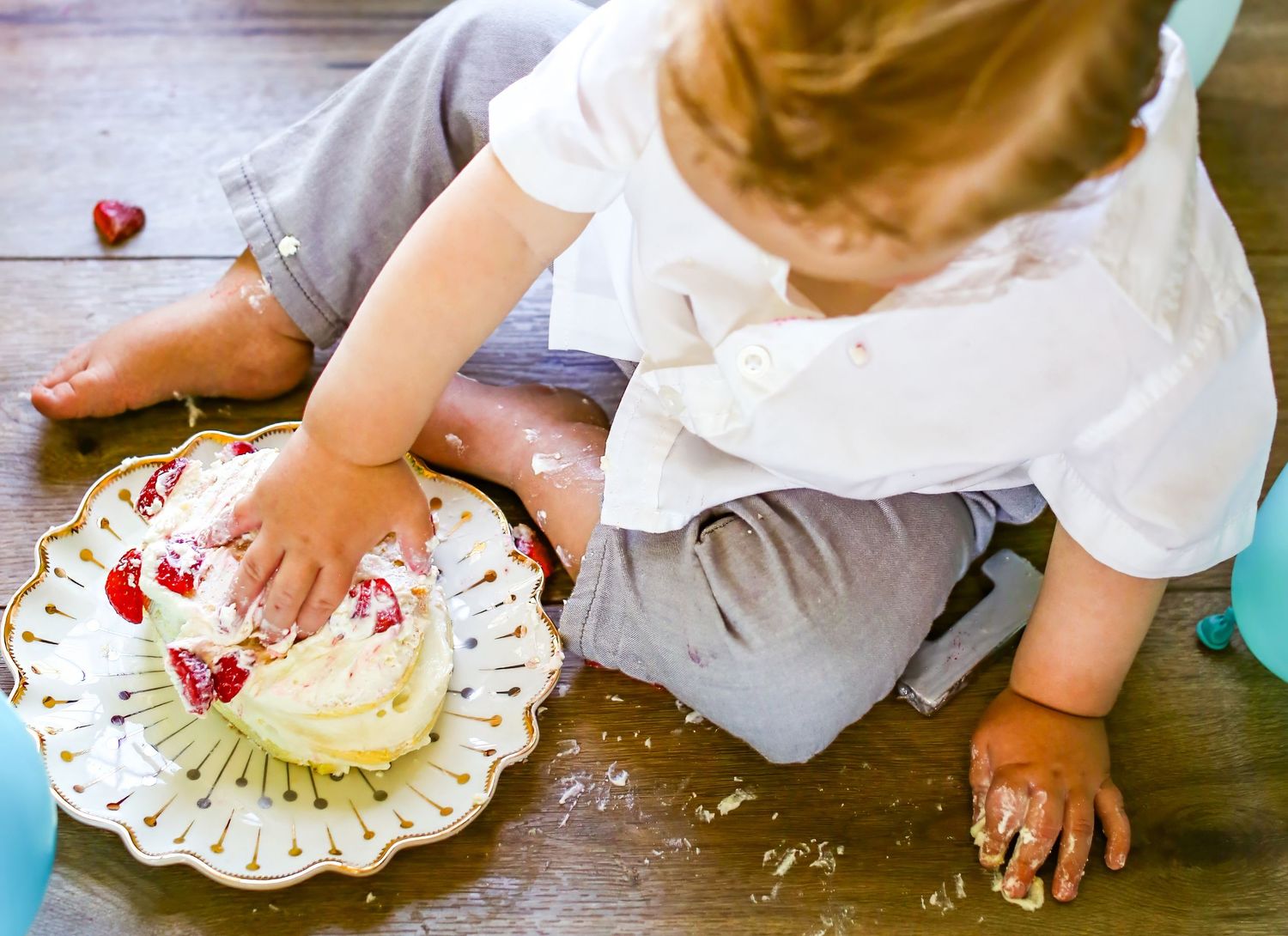 smash-cake-photoshoot-boy-smashing-cake-bend-oregon