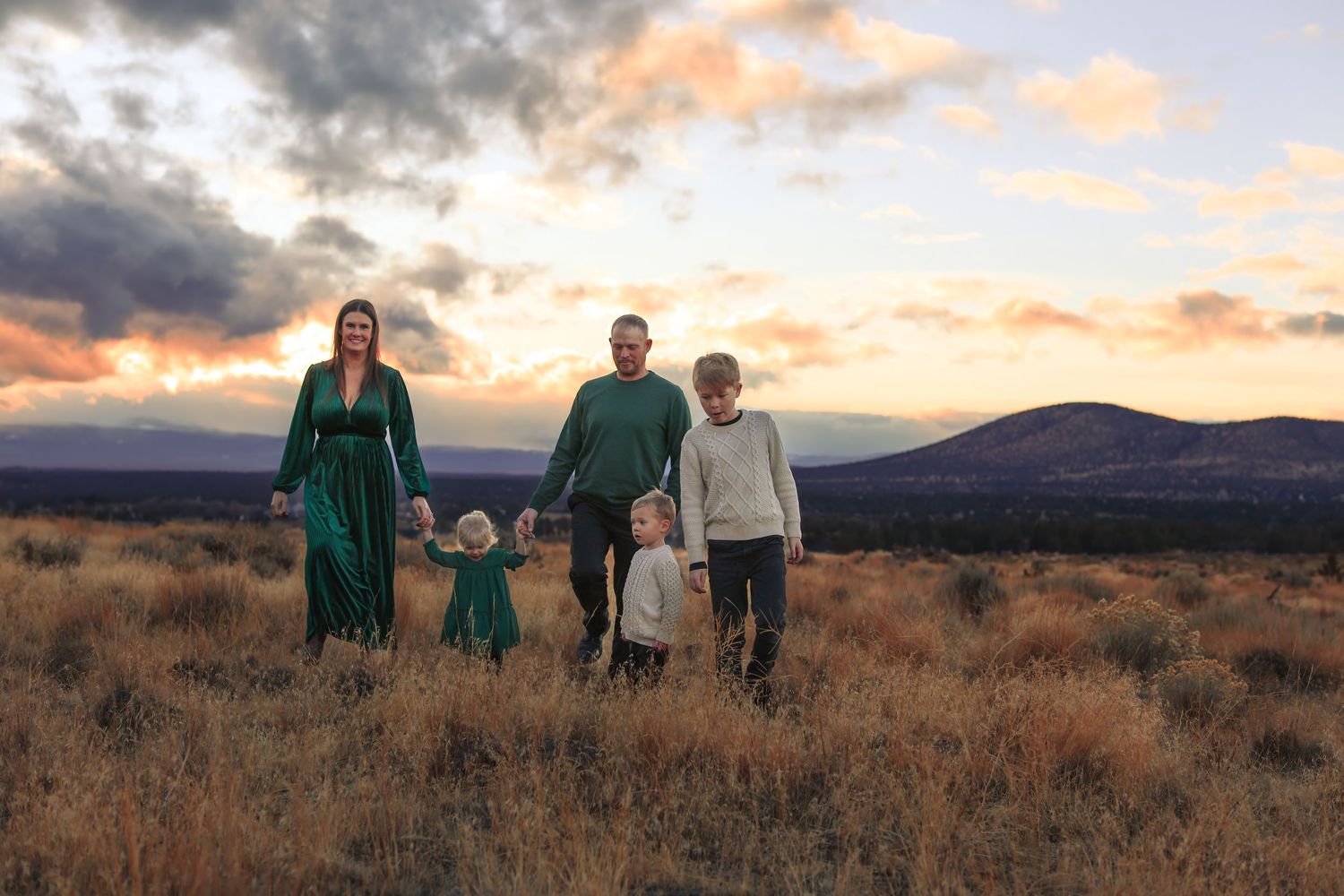 sunset-photoshoot-family-of-five-walking-bend-oregon