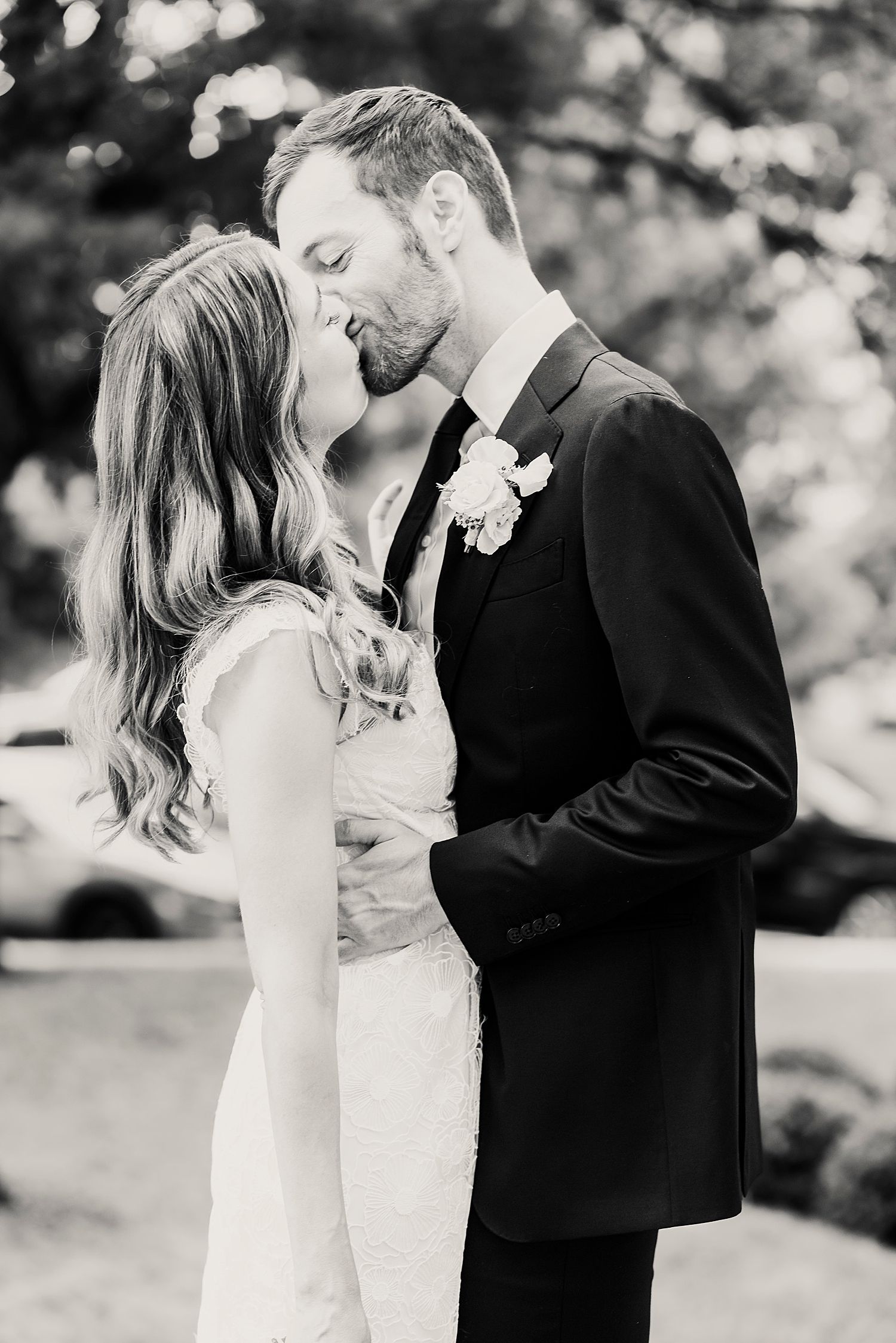 man and wife kiss outside after courthouse ceremony
