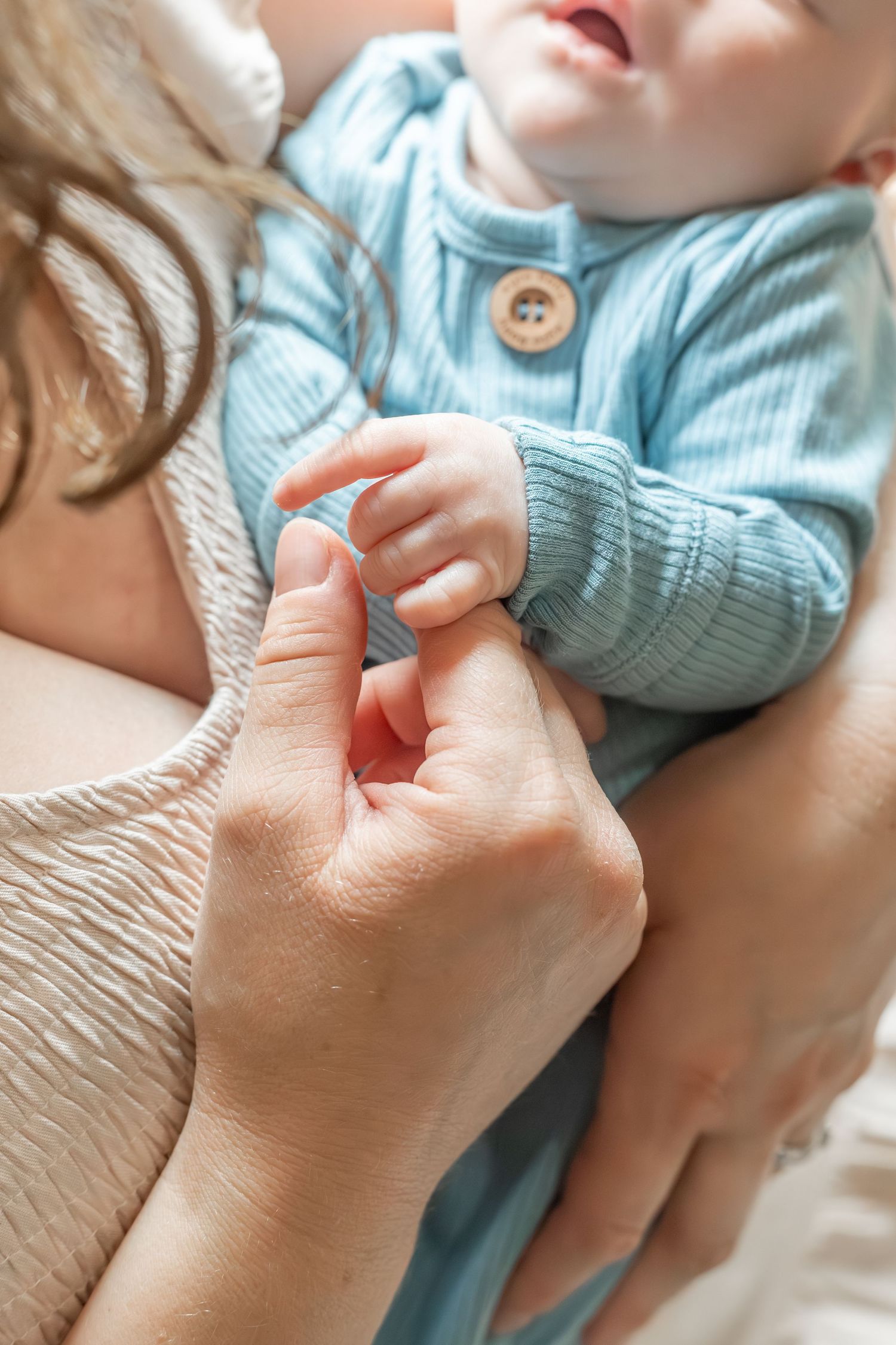 newborn session, mom holding baby hand