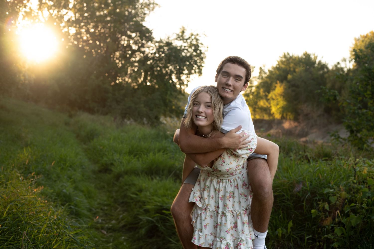twins_family_photography_golden_hour_grassy_field_shakopee_mn.jpg
