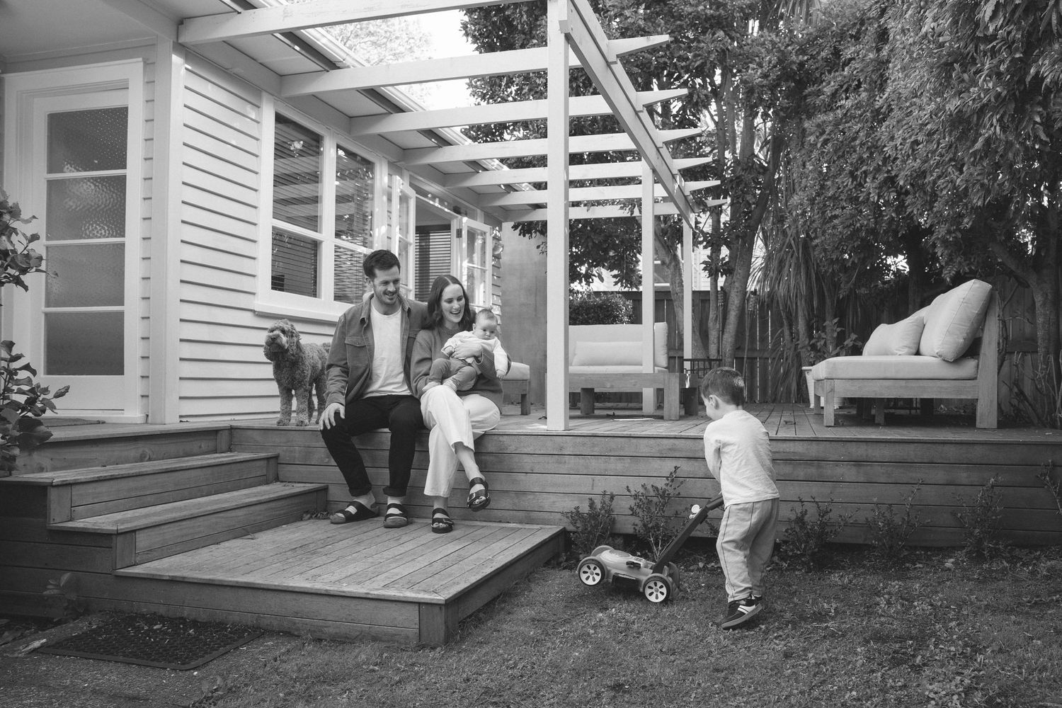 Family photoshoot in back yard