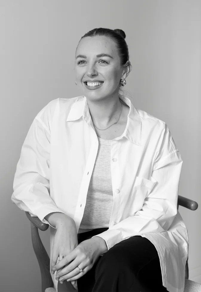 Portrait of Yiselle Yost – Auckland based photographer