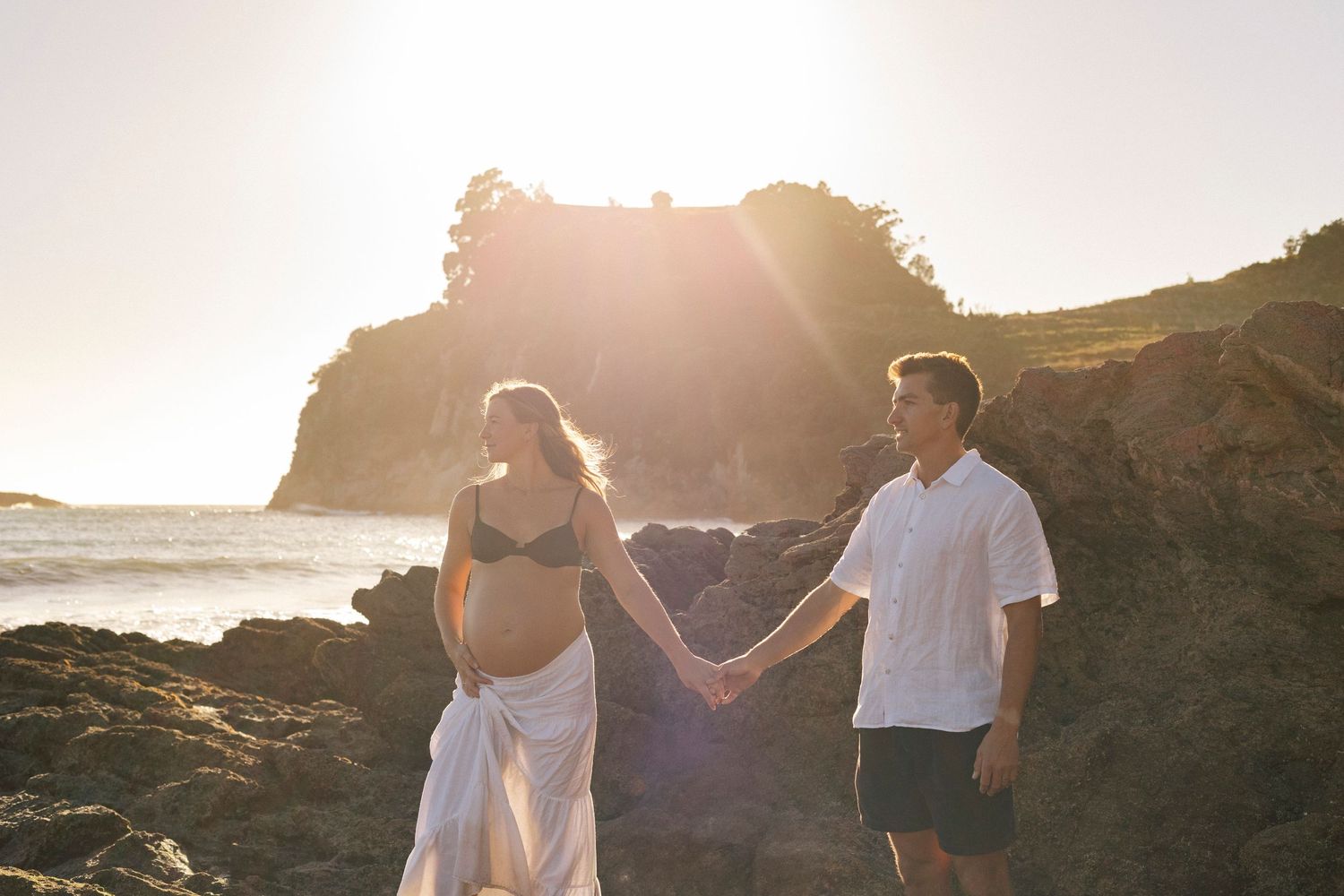 Morning maternity photoshoot on Hahei beach