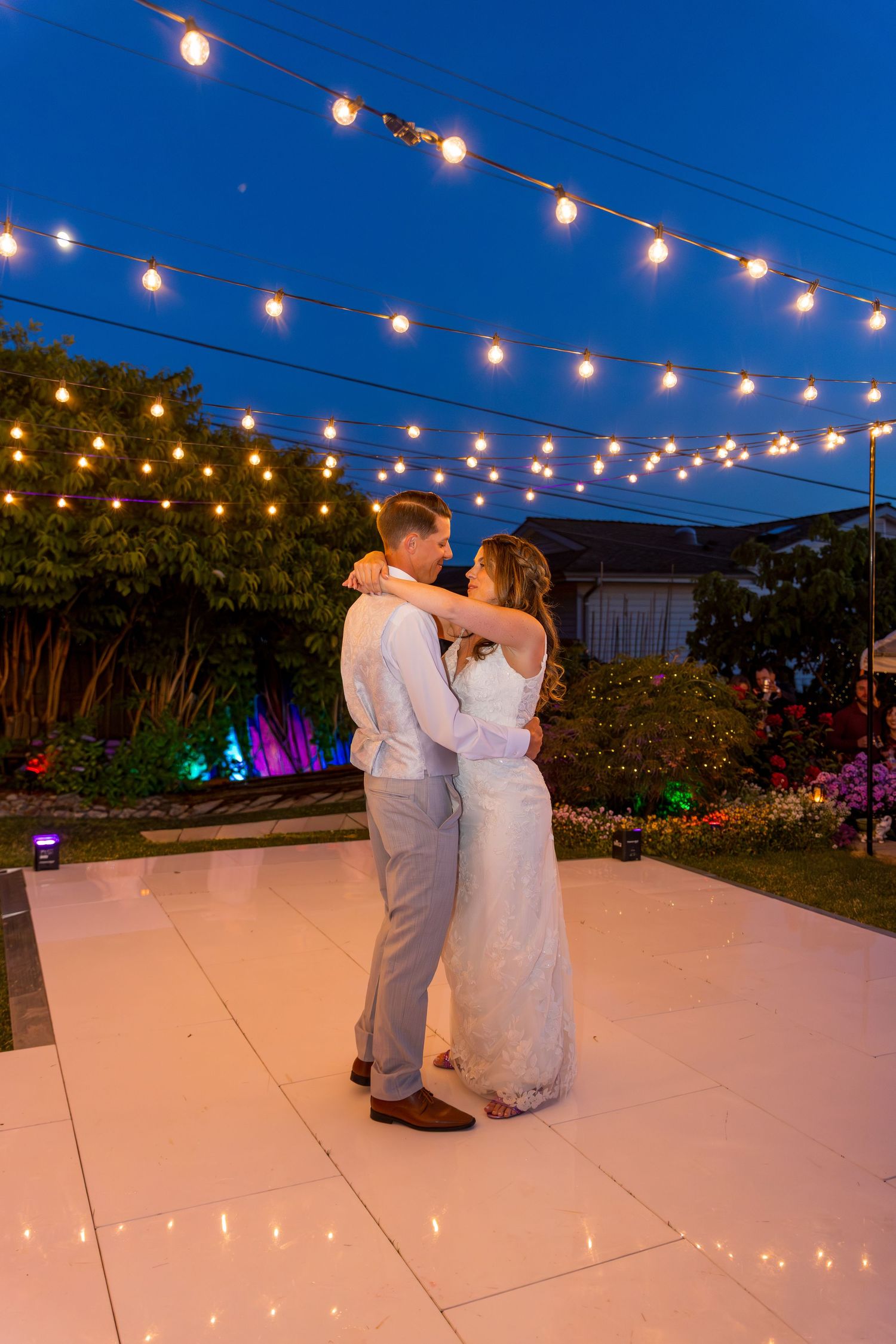 the first dance, wedding day, couple dance