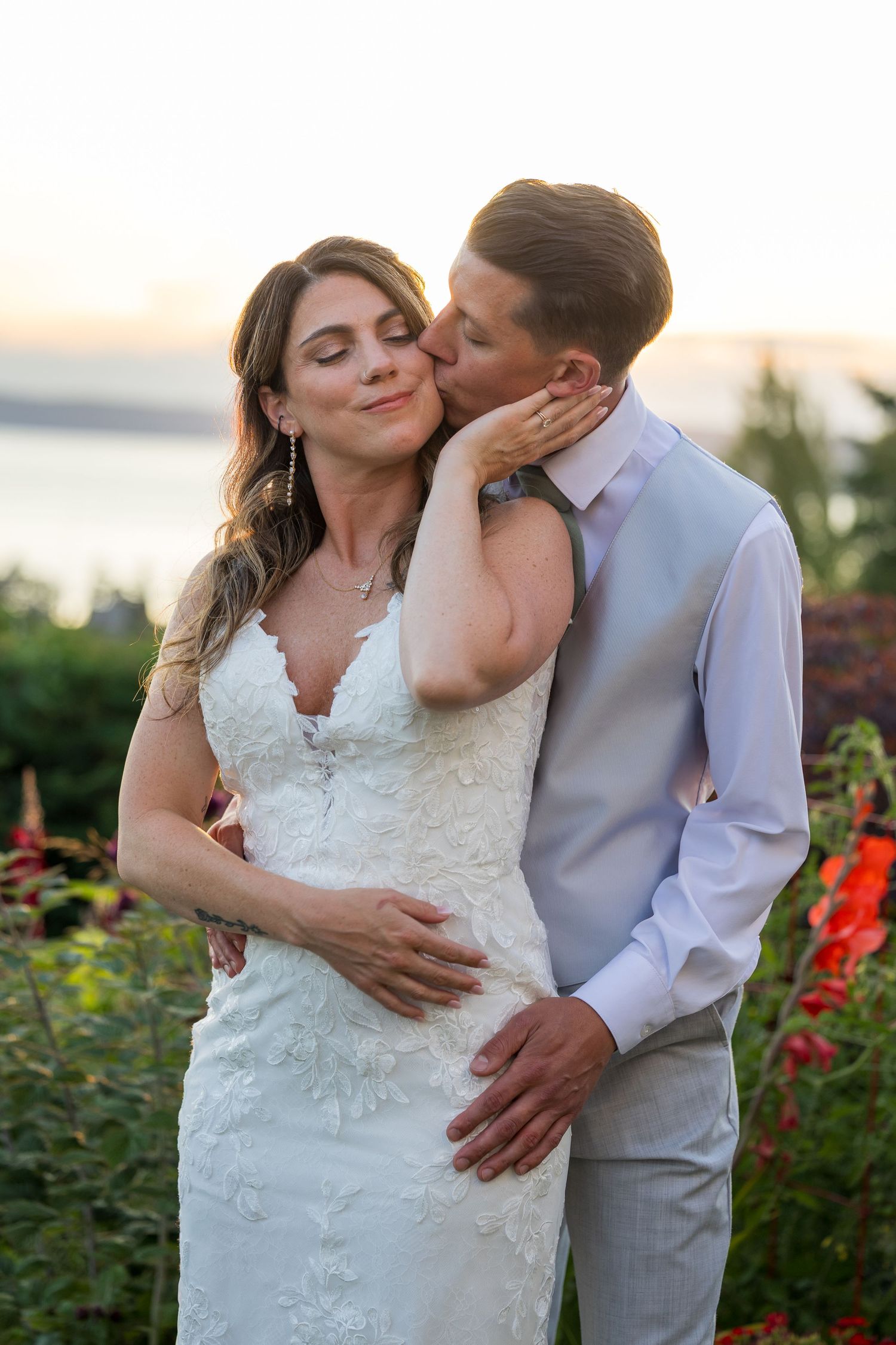 sunset photoshoot, couple portraits, golden hour photos, golden hour photography, photos at the beach, just married