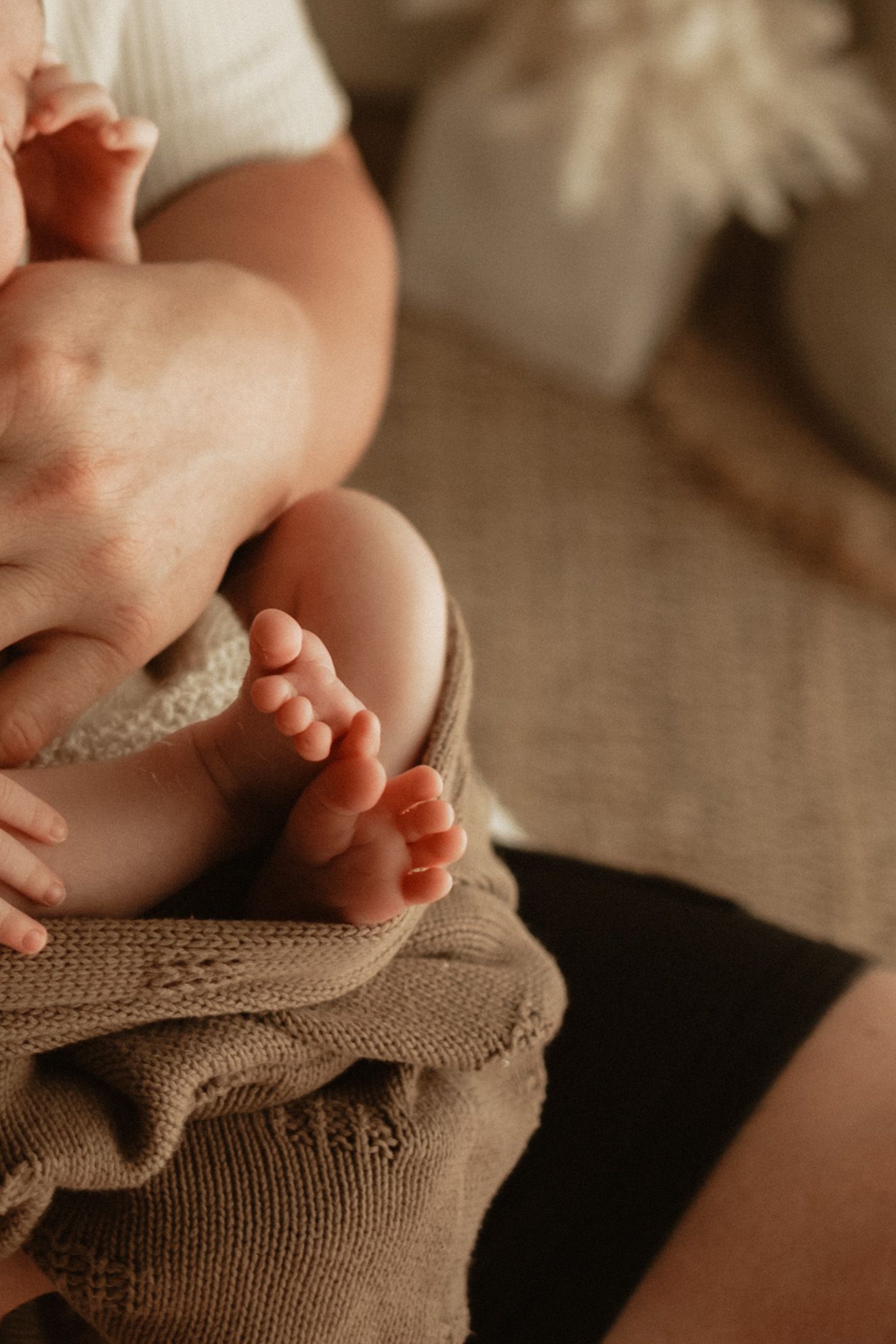 newborn studio photographer warm soulful cozy neutral boho natural colours newborn photography