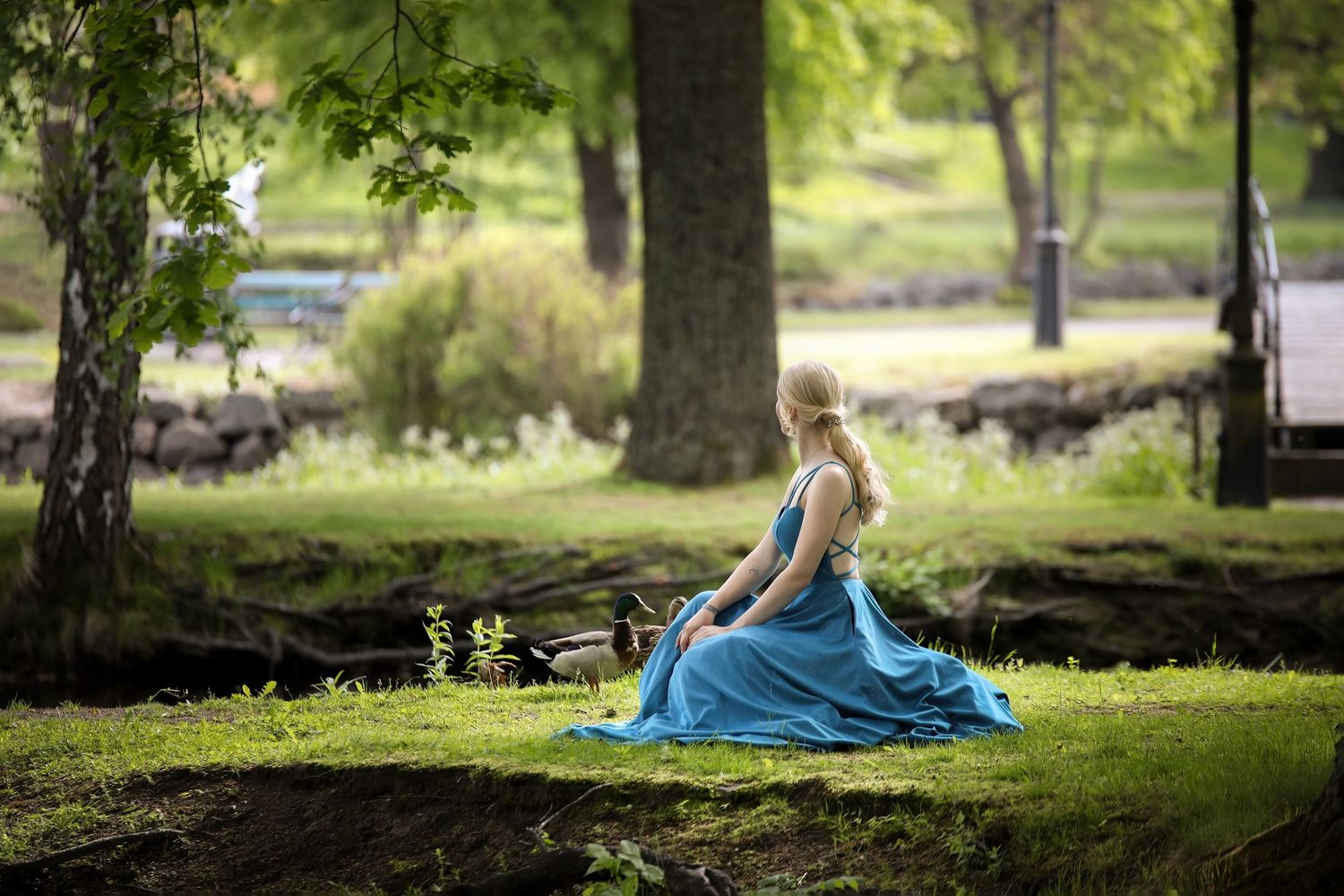 prom picture outdoors
