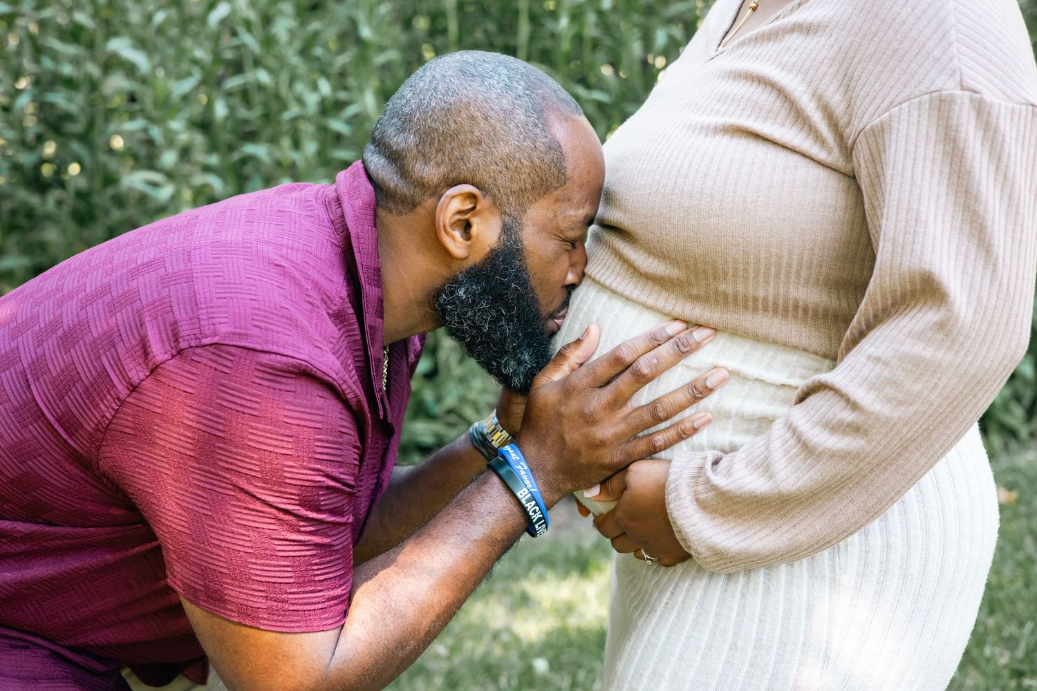 A sequence of photos shows someone proposing during a sunny day in a park setting.