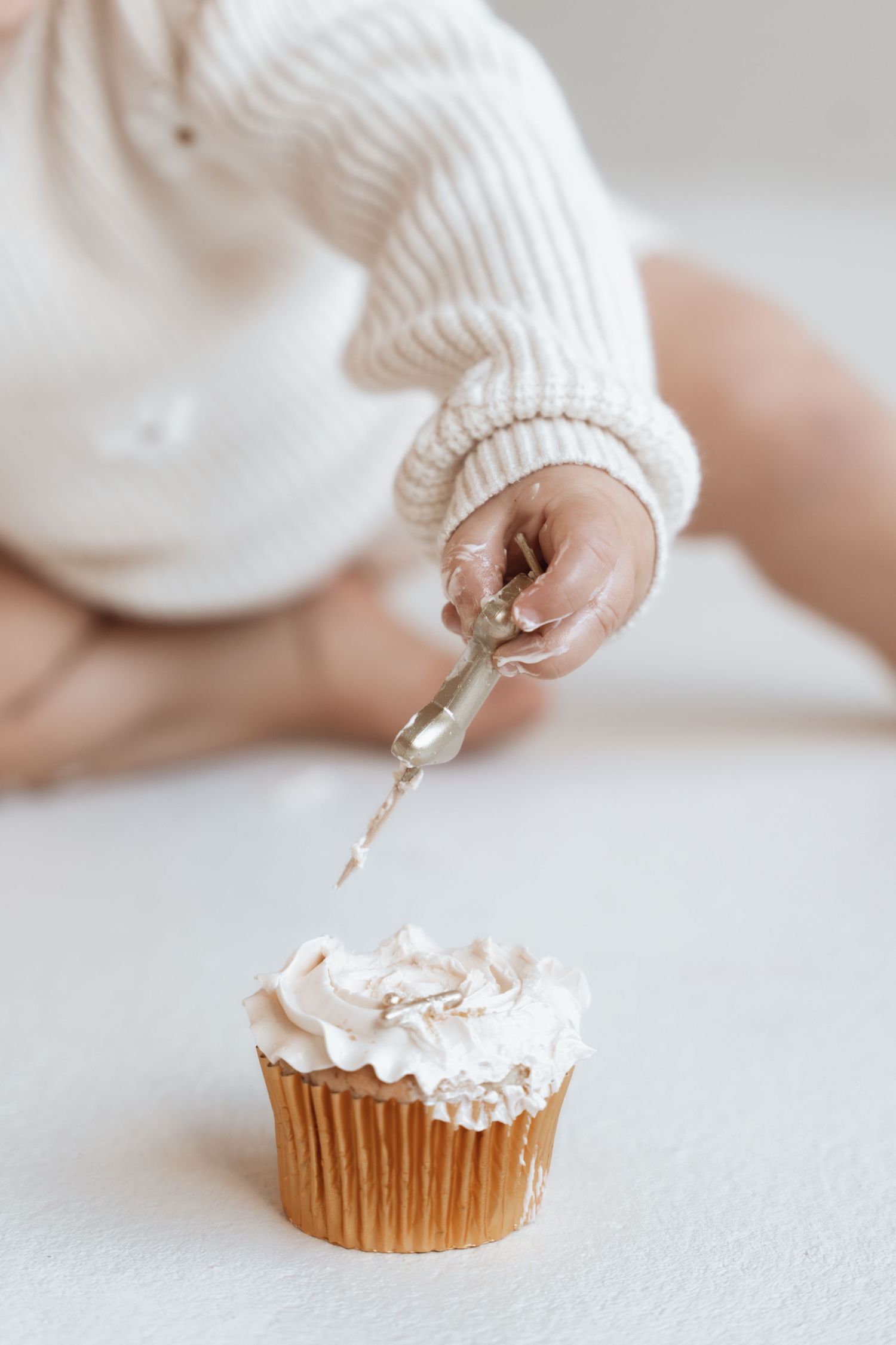 cake smash. fotoshoot heerlen Limburg fotograaf fotostudio. Vita Creative studio daglichtstudio