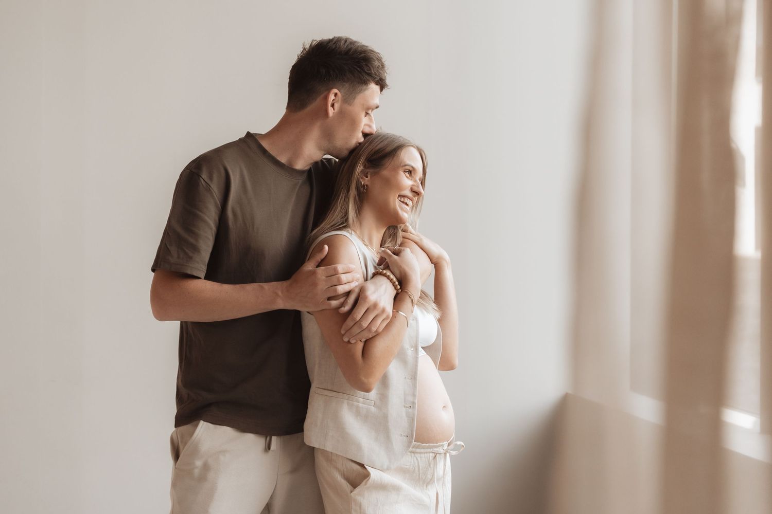 Newborn-, zwangerschap- en gezinsfotograaf voor pure, warme beelden. Ik leg jullie mooiste momenten vast in studio in heerlen Limburg