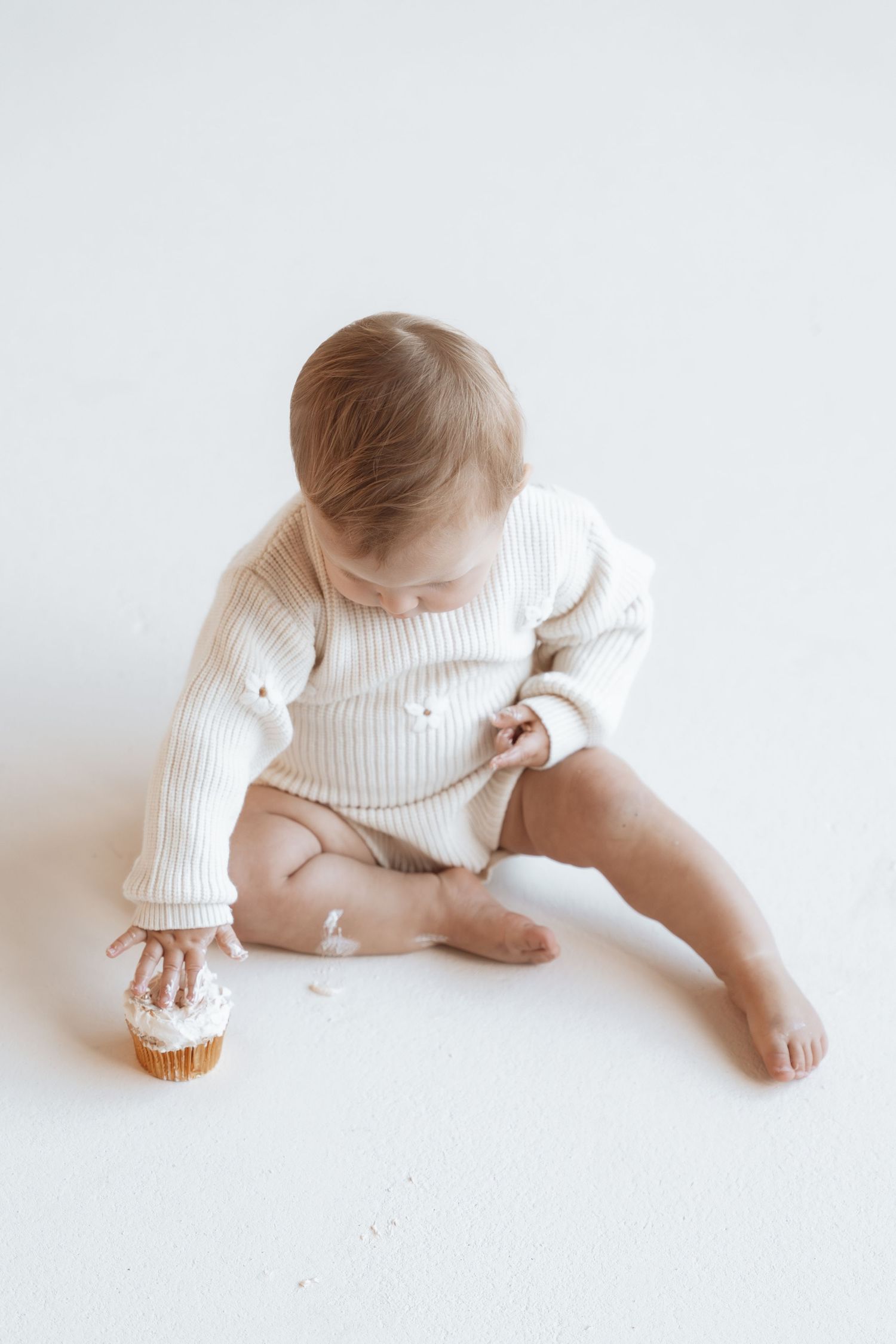 cake smash. fotoshoot heerlen Limburg fotograaf fotostudio. Vita Creative studio daglichtstudio