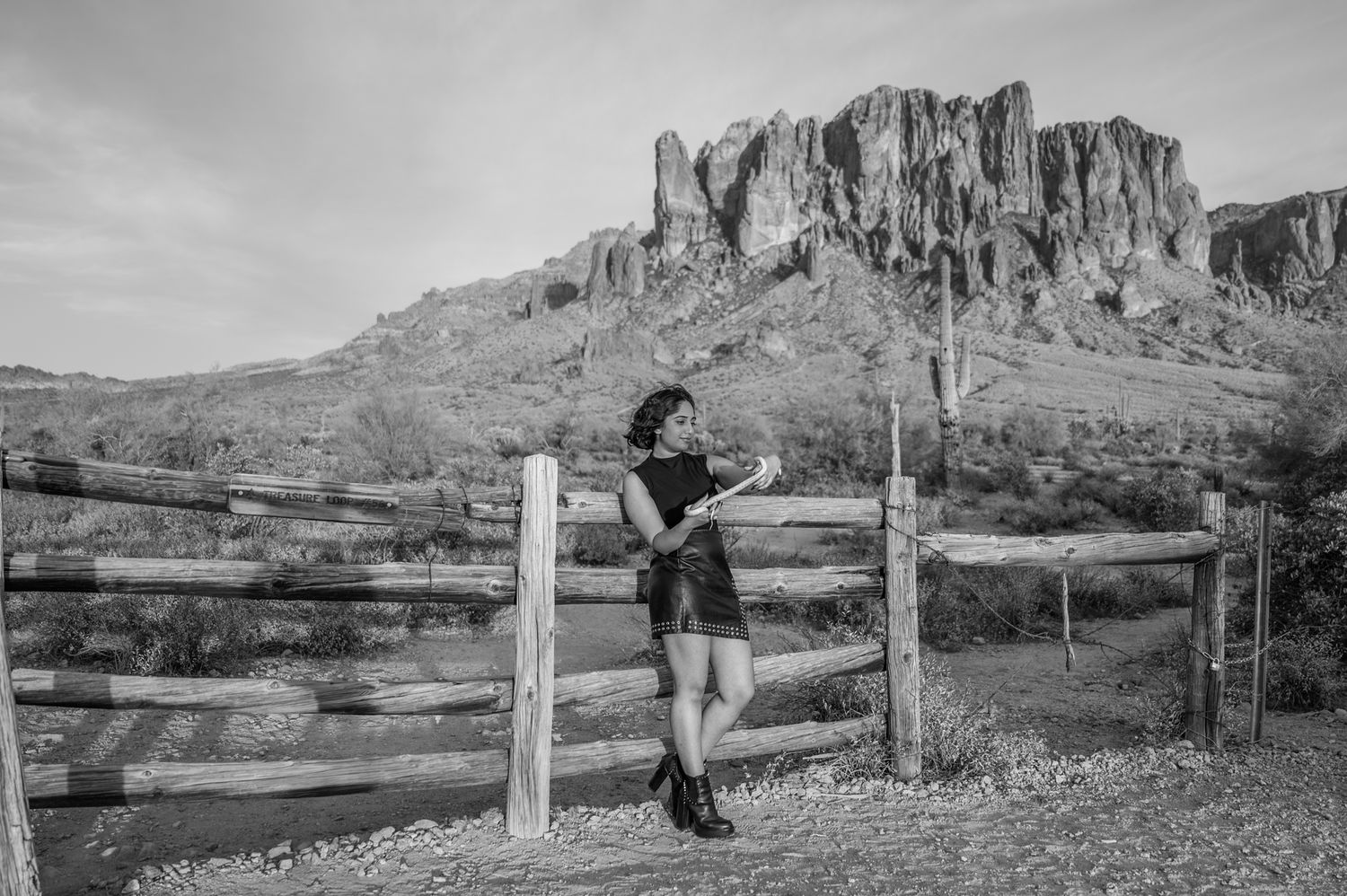 phoenix photographer, phoenix senior portraits, senior pictures phoenix, phoenix grad photos, scottsdale photographer, asu grad photos