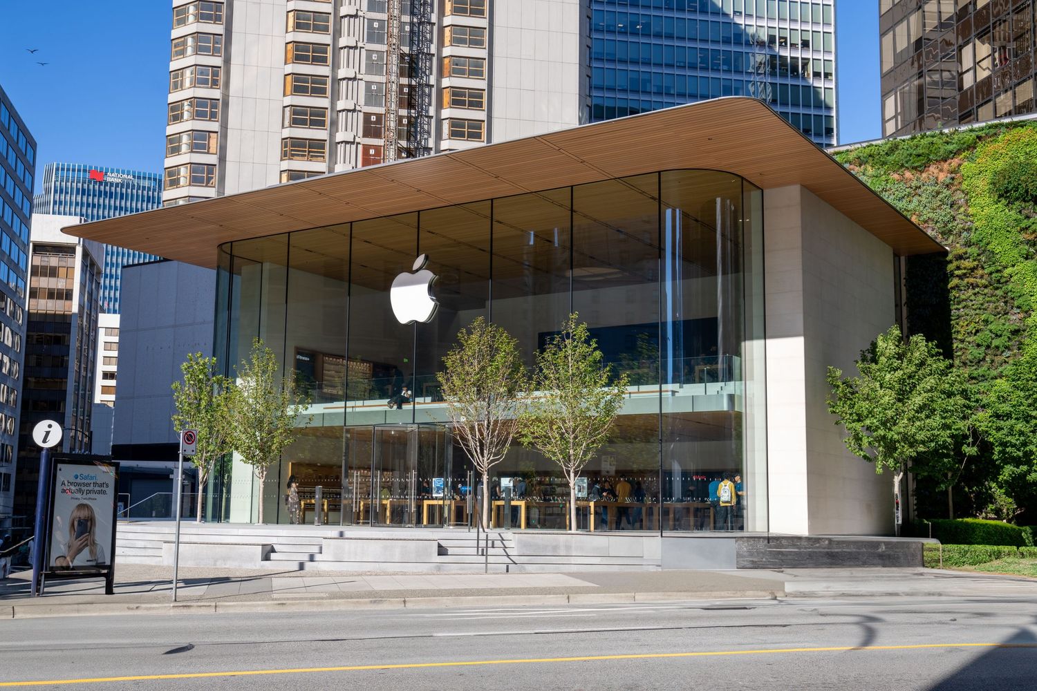 Commercial - Apple Store - Jul 2024