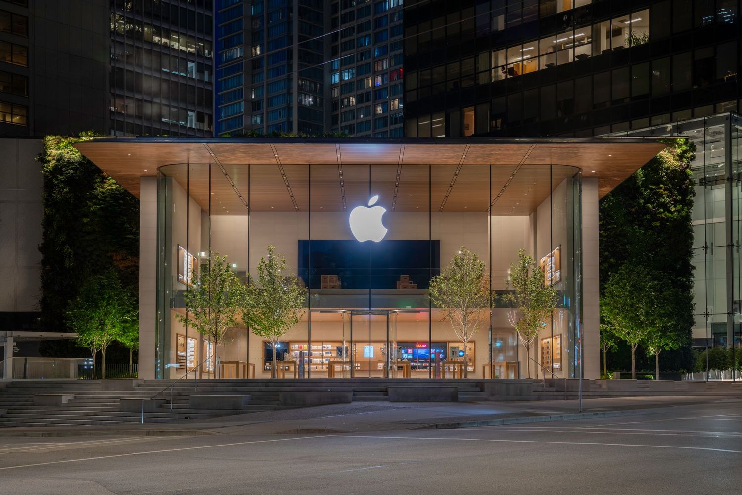 Commercial - Apple Store - Jul 2024