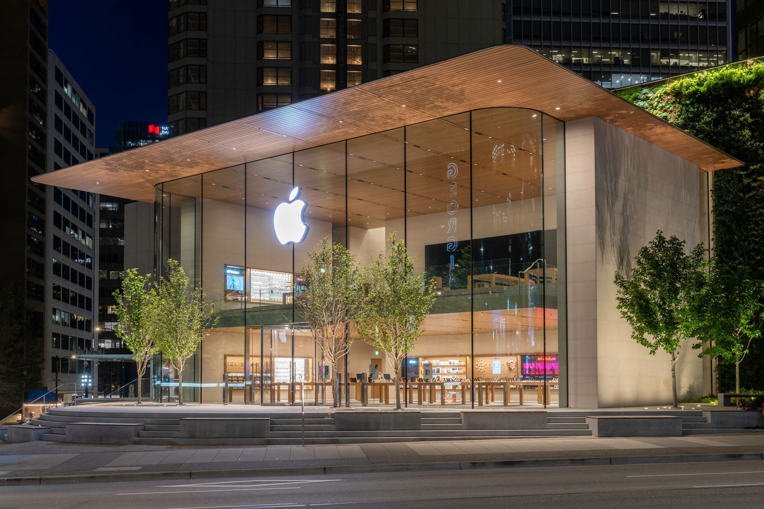Commercial - Apple Store - Jul 2024