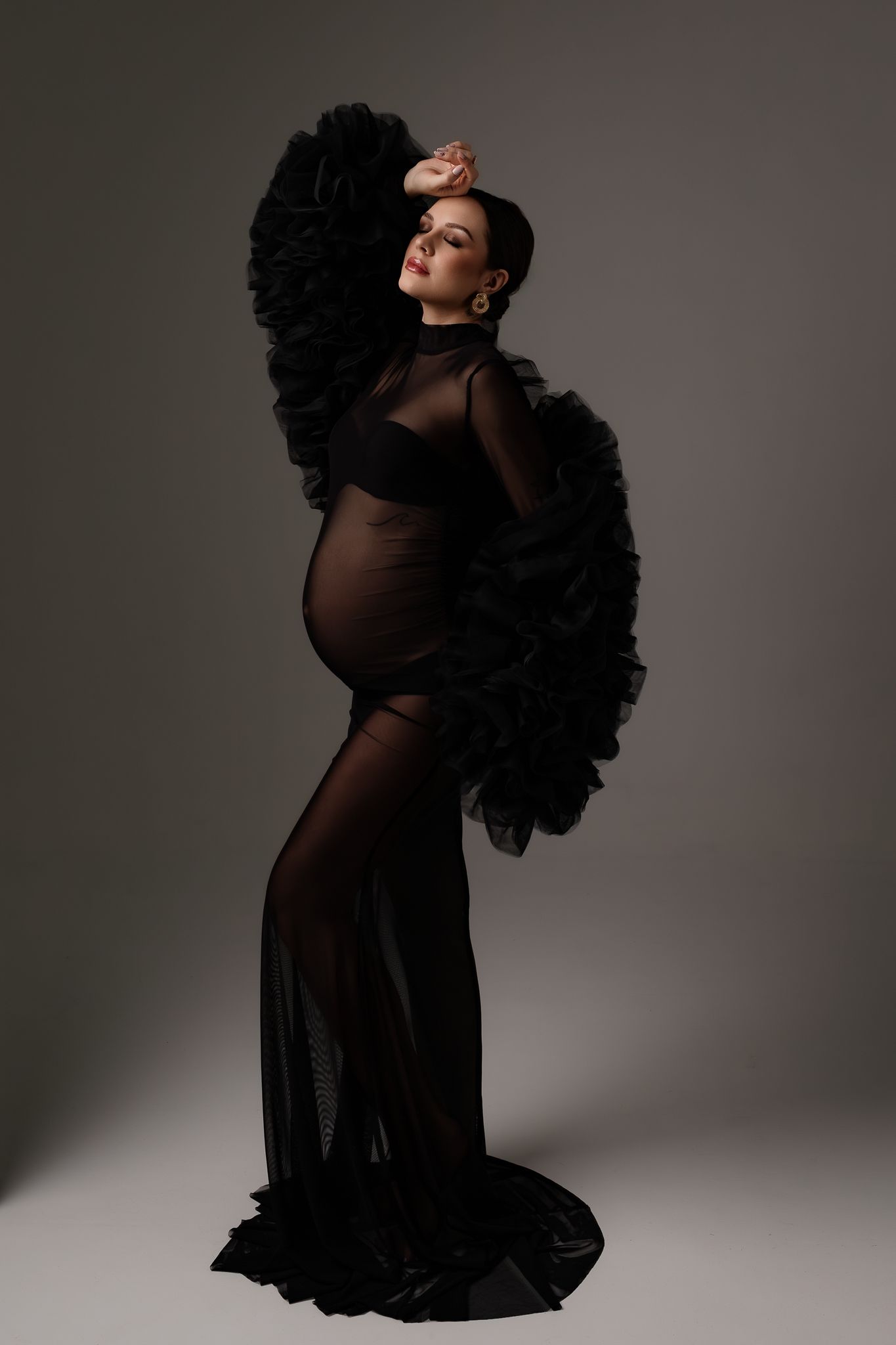 Exkluzív glamour kismama fotózás győri stúdióban.